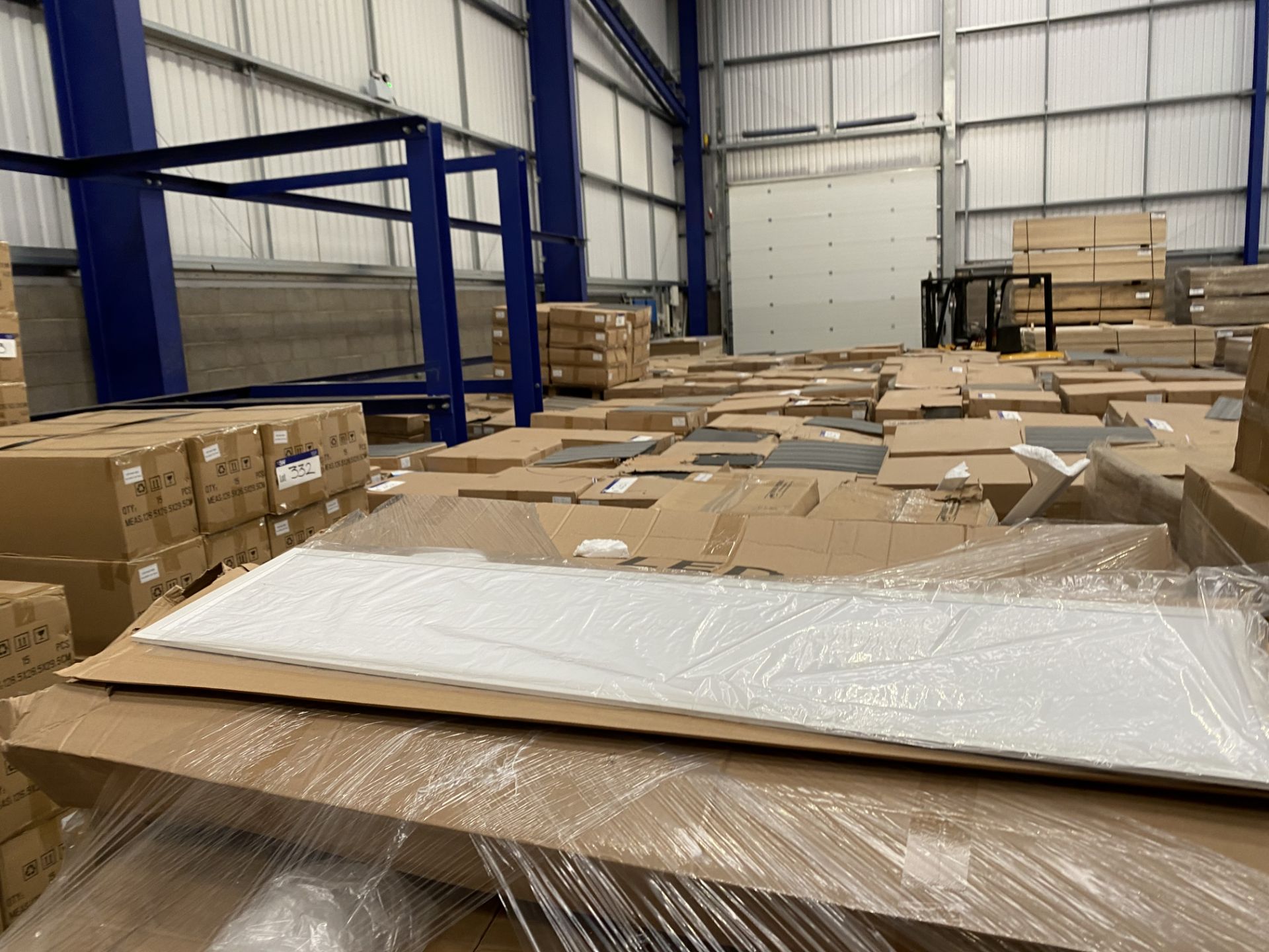 16 Boxes of LED Light Fittings, 48W, mainly 127cm - Image 3 of 3