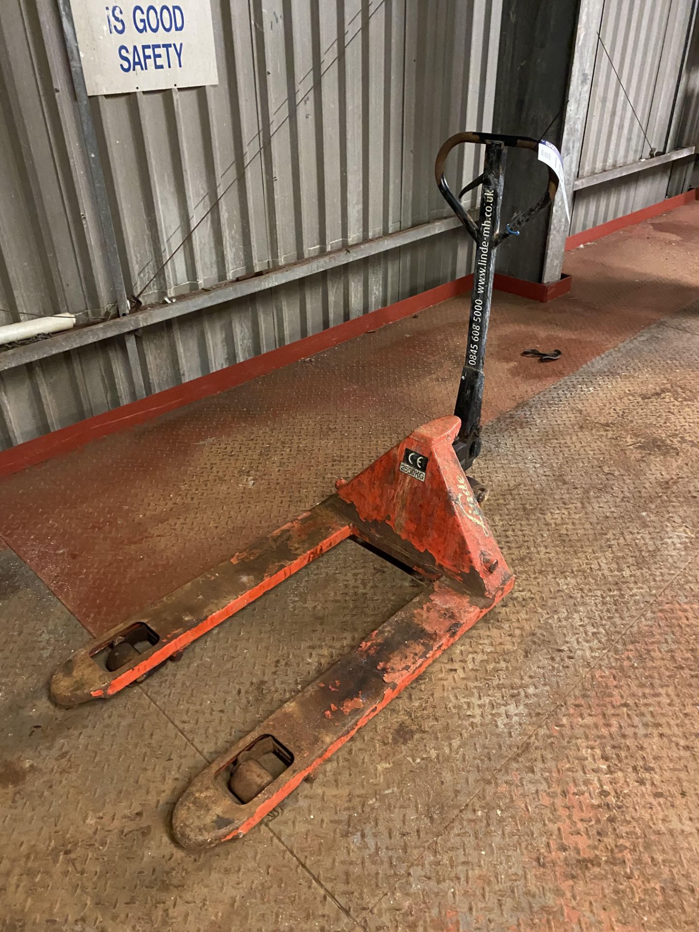 Linde 2,500kg Hand Hydraulic Pallet Truck (please