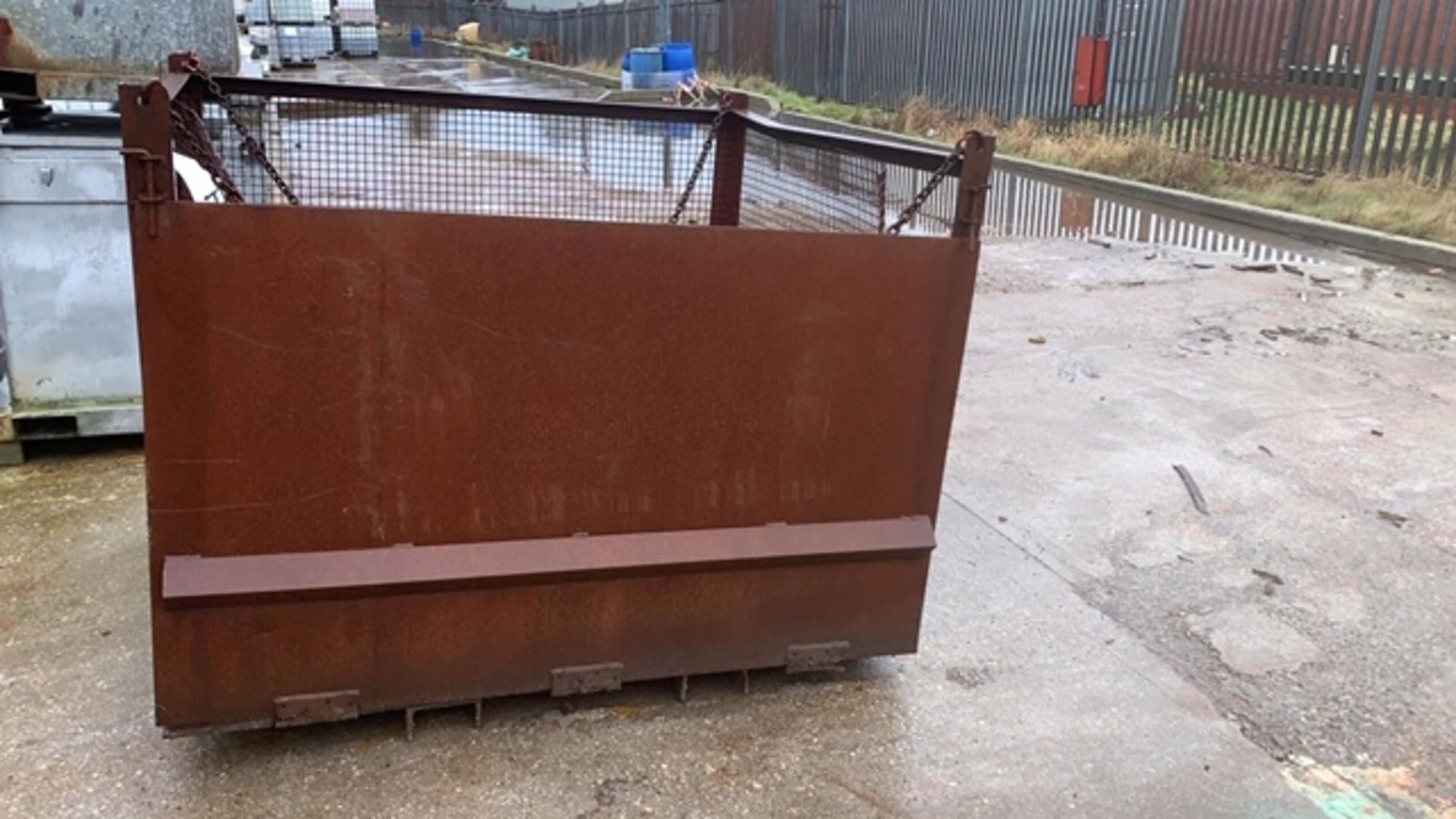 PDW Two Tonne SWL Steel Lifting Cage (please note - Image 2 of 2
