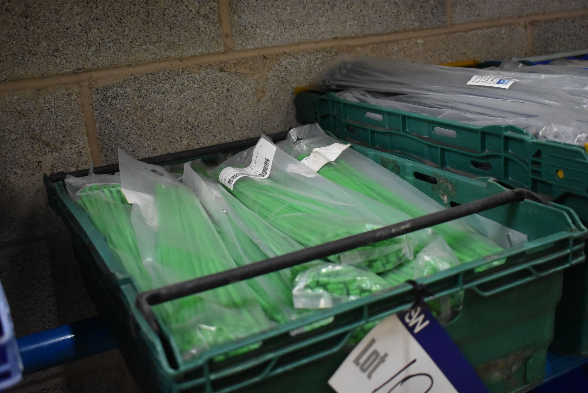 Approx. 40 Bags x 100 370mm x 4.8mm Green Cable Ties, with plastic crate - Image 2 of 3