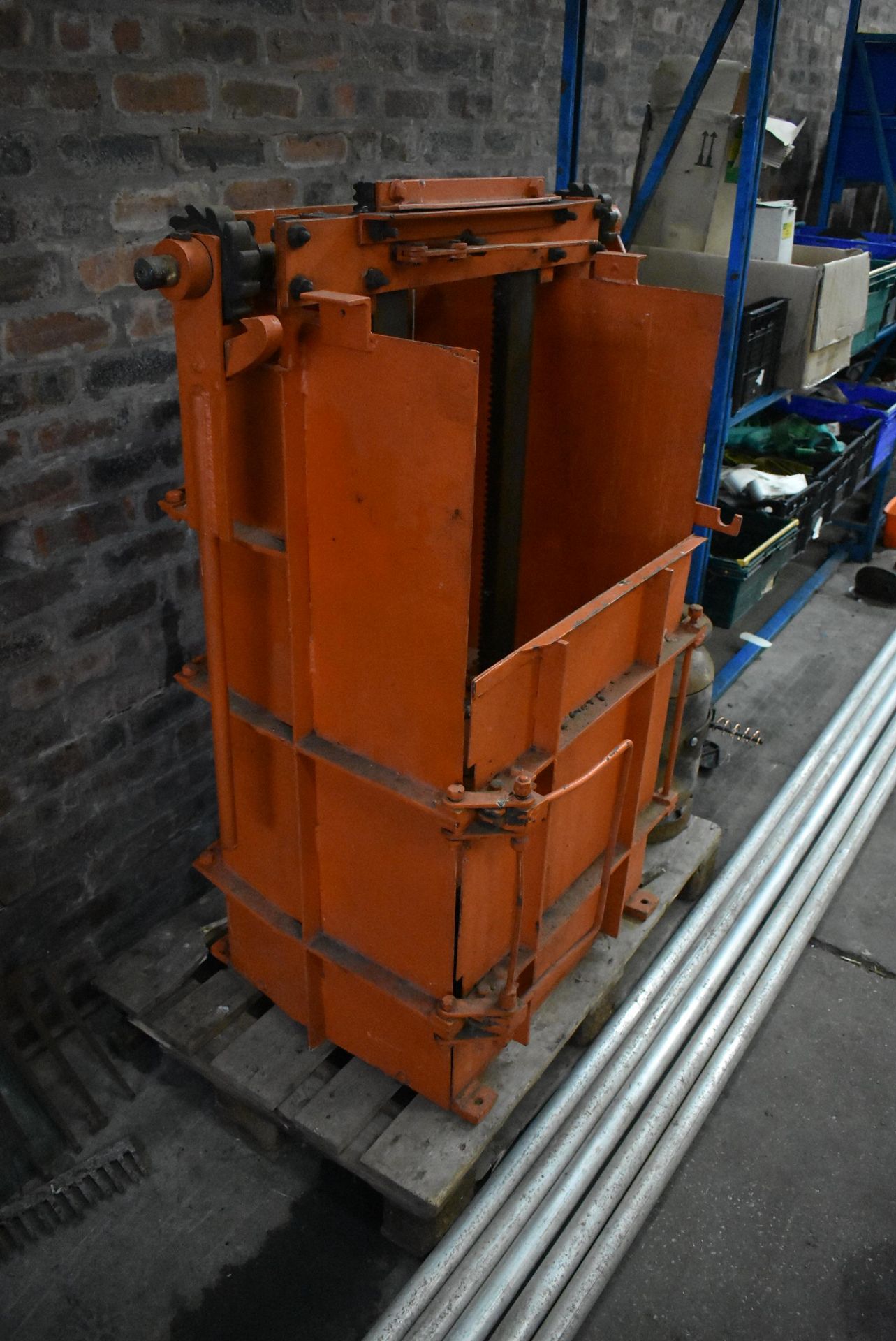 Hand Operated Waste Baling Press, approx. 700mm x 530mm x 800mm deep on chamber - Image 2 of 3