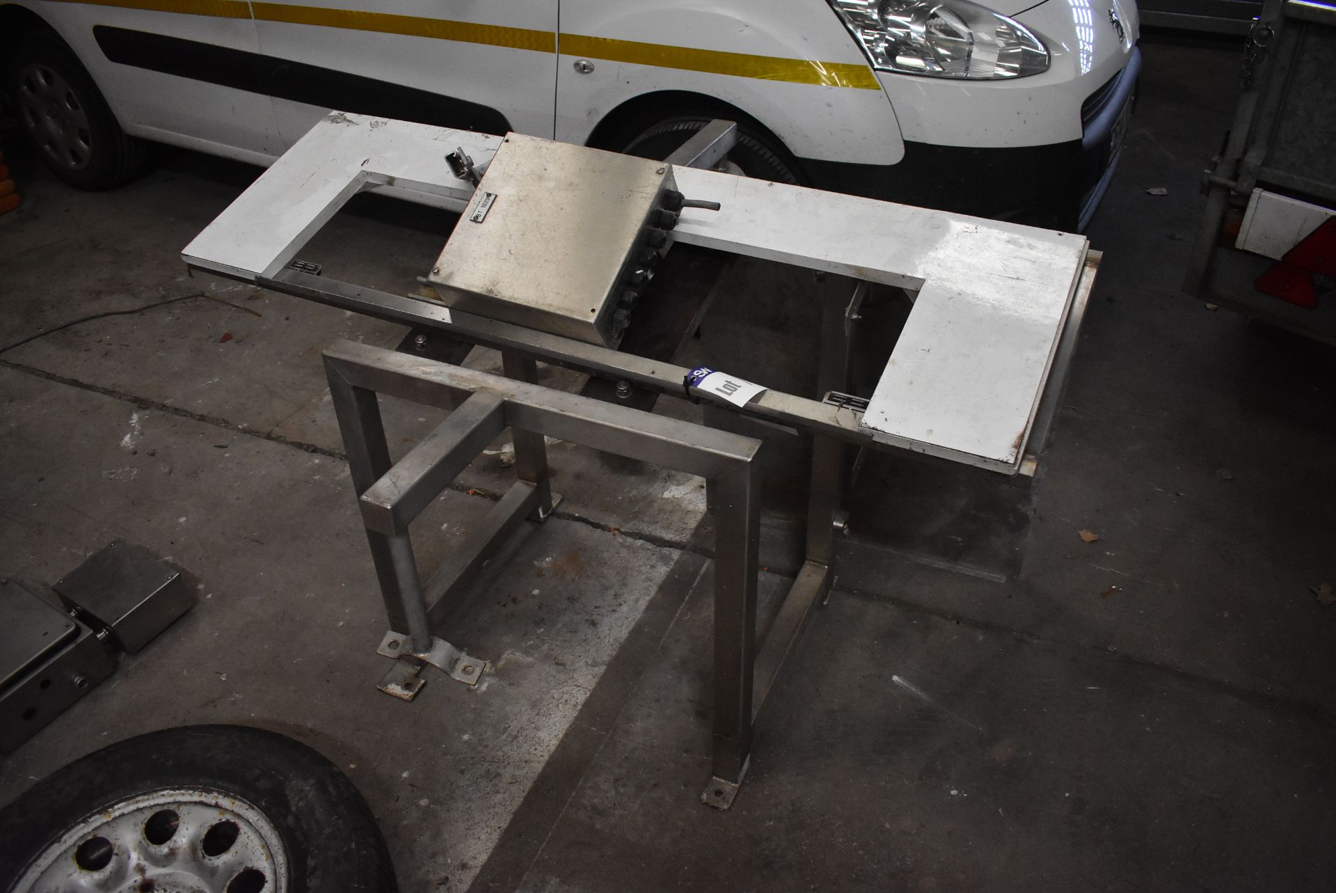 Brushed Fabricated Stainless Steel Stand, with equipment