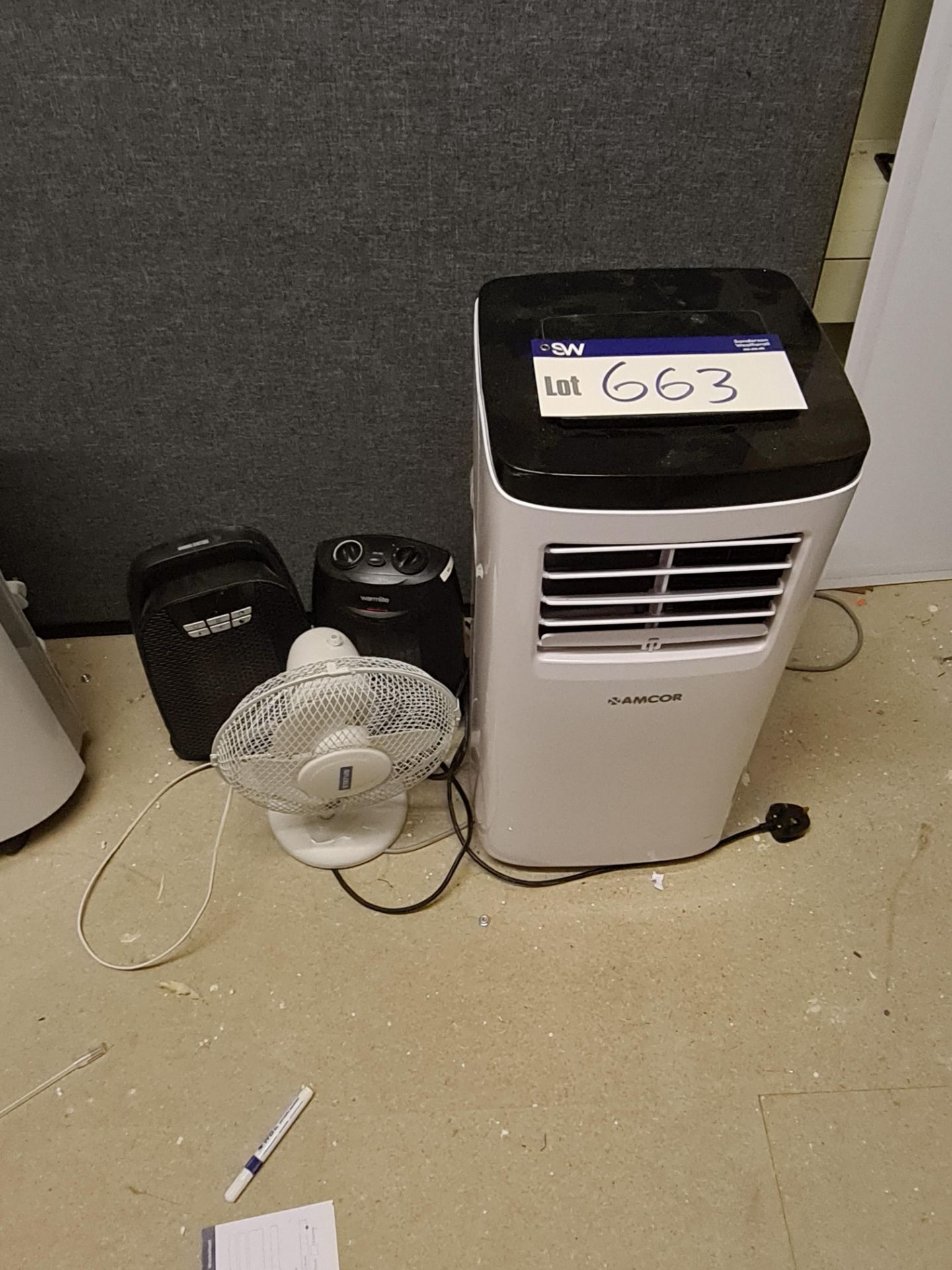 Amcor Air Conditioning Unit and 3 Mixed Fans (This