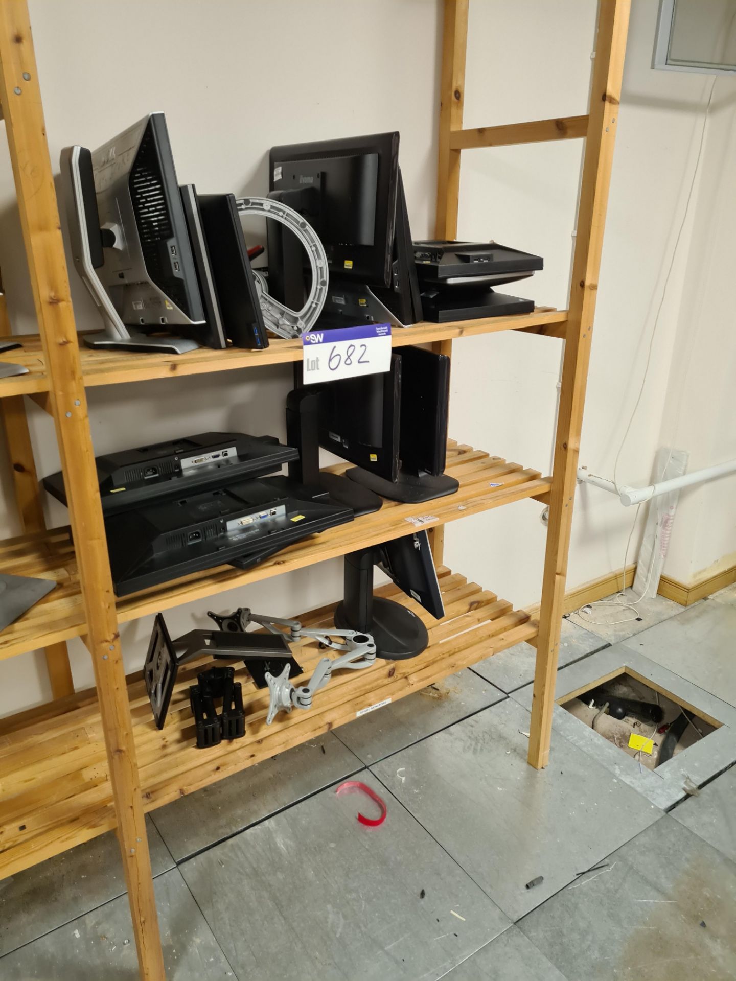 Contents to one Bay, including monitors (This lot