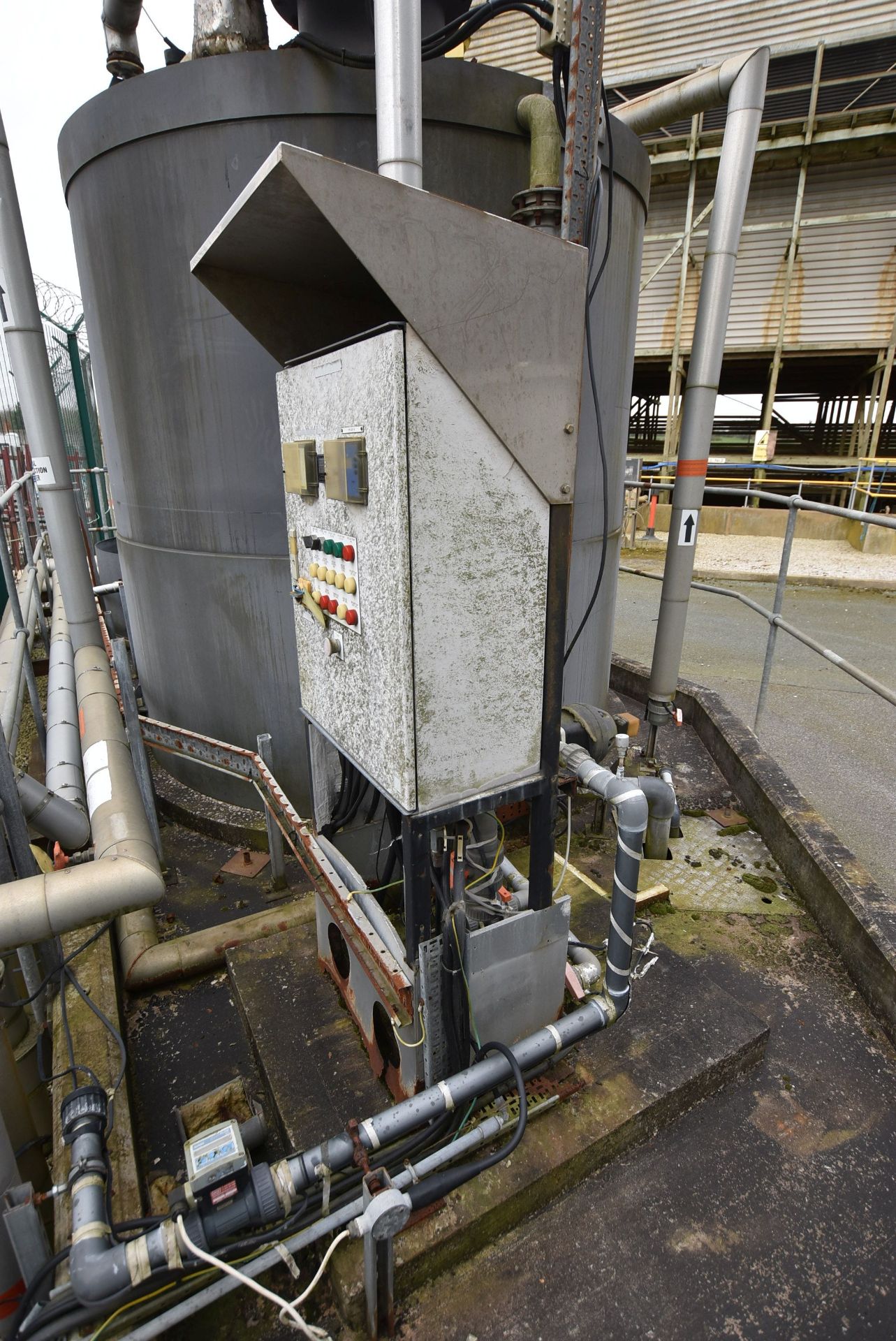 EFFLUENT NEUTRALISATION TANKS & EQUIPMENT, on concrete plinth (There will be a removal/ loading - Image 3 of 4