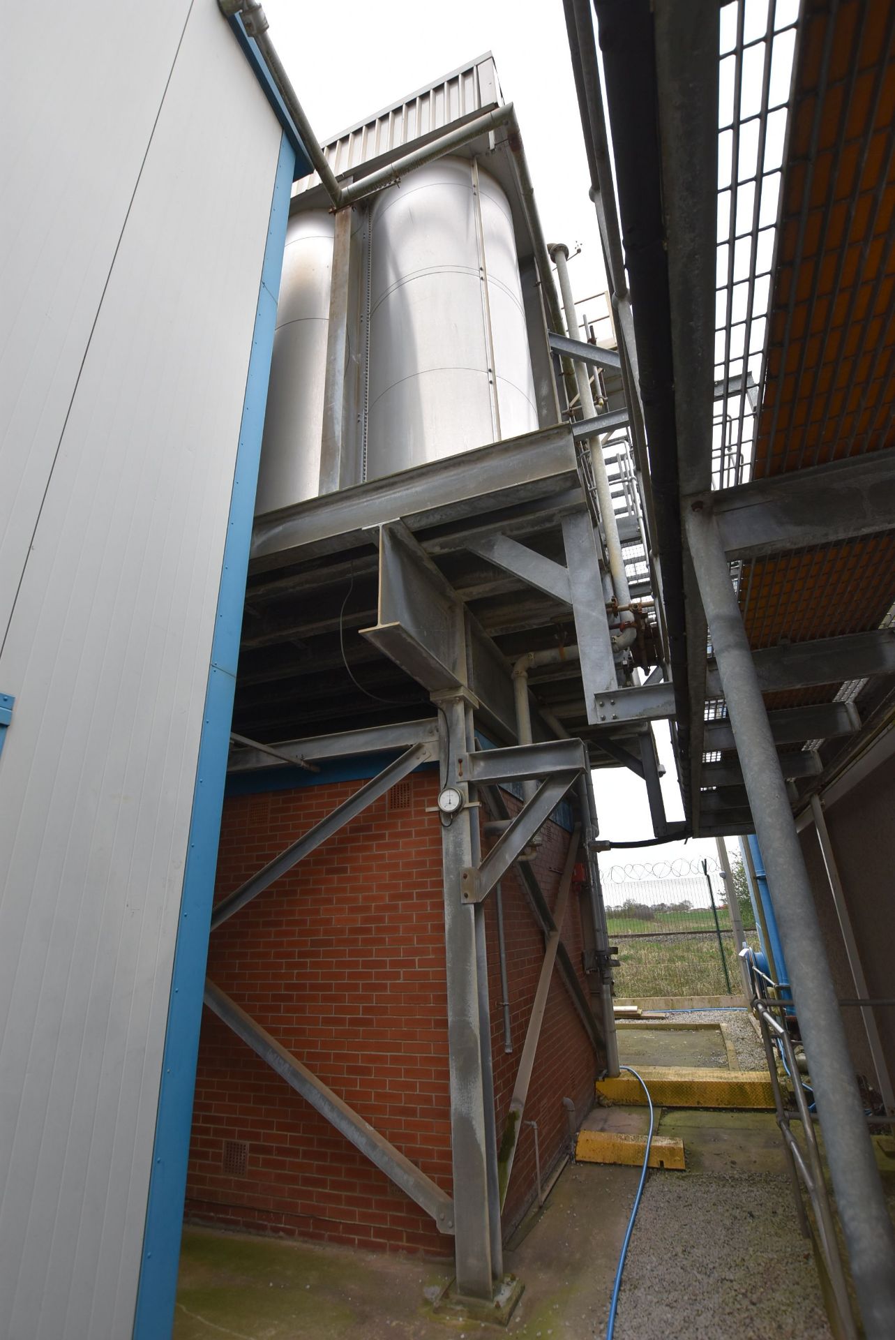 BOLTED MODULAR ALLOY WATER STORAGE TANK, approx. 6.7m x 6.7m x 5m high, with galvanised steel - Image 3 of 9