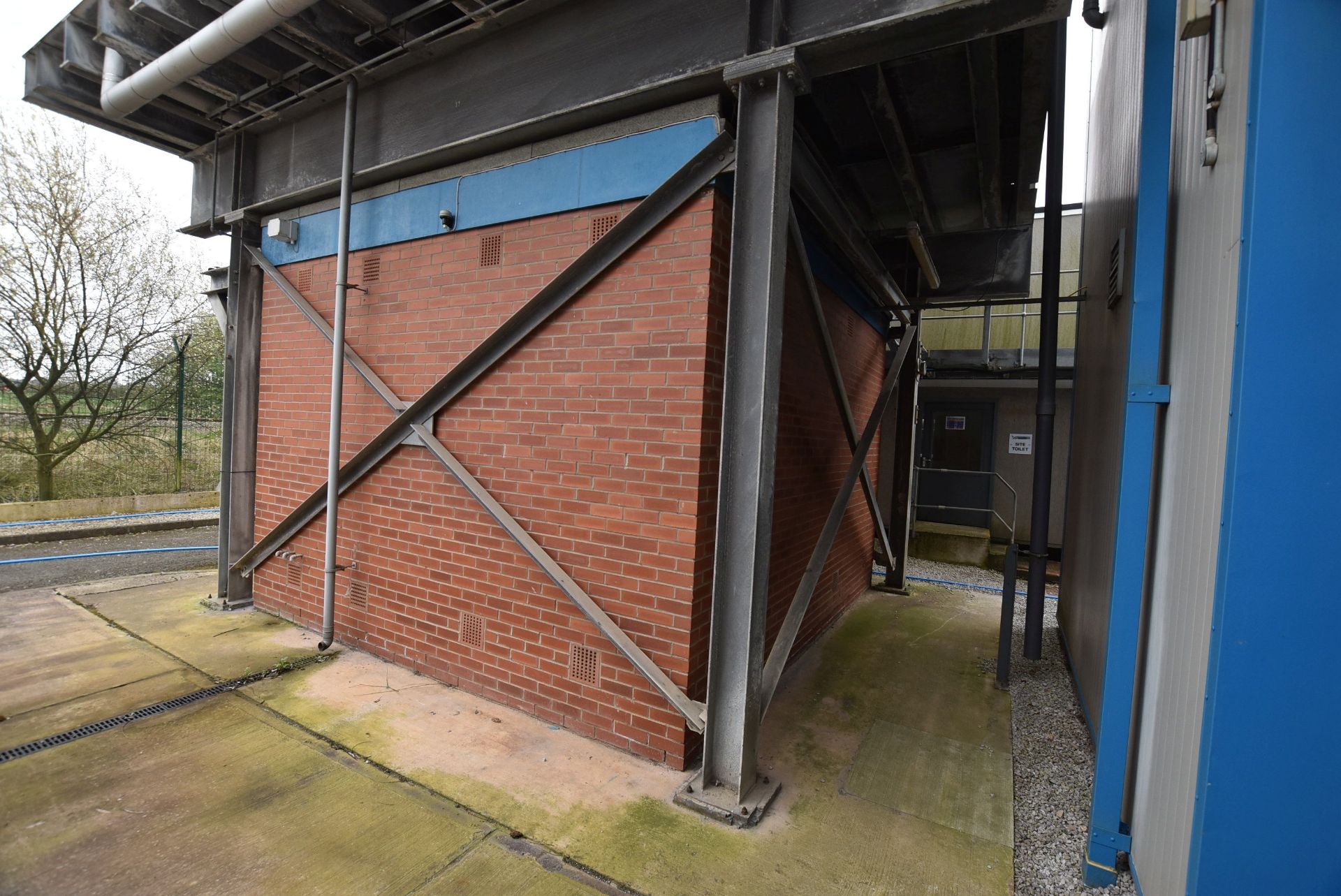 BOLTED MODULAR ALLOY WATER STORAGE TANK, approx. 6.7m x 6.7m x 5m high, with galvanised steel - Image 5 of 9