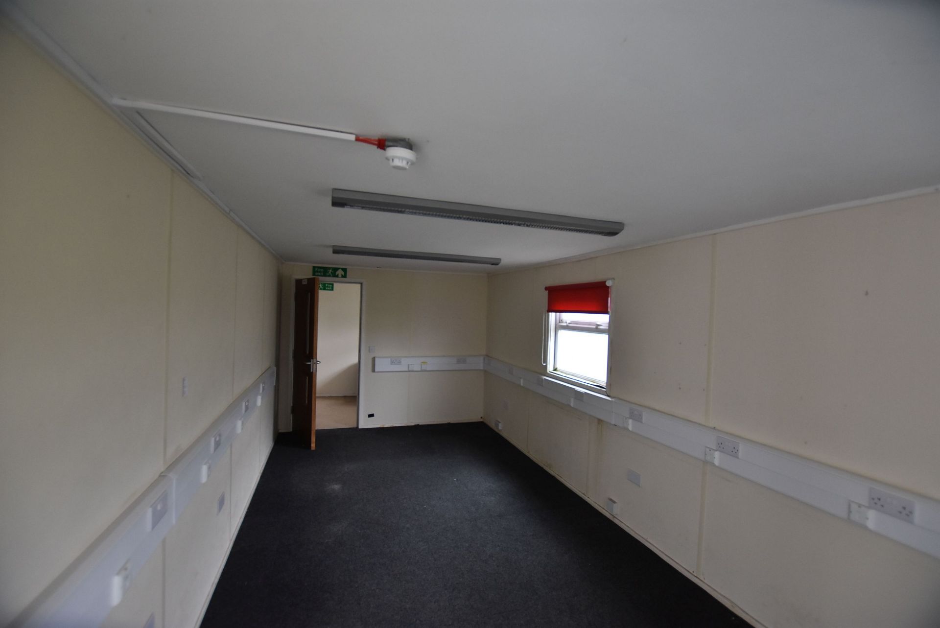 Portable Jackleg Office Building (upper building), 9.5m long x 3m wide (known to require attention), - Image 4 of 10