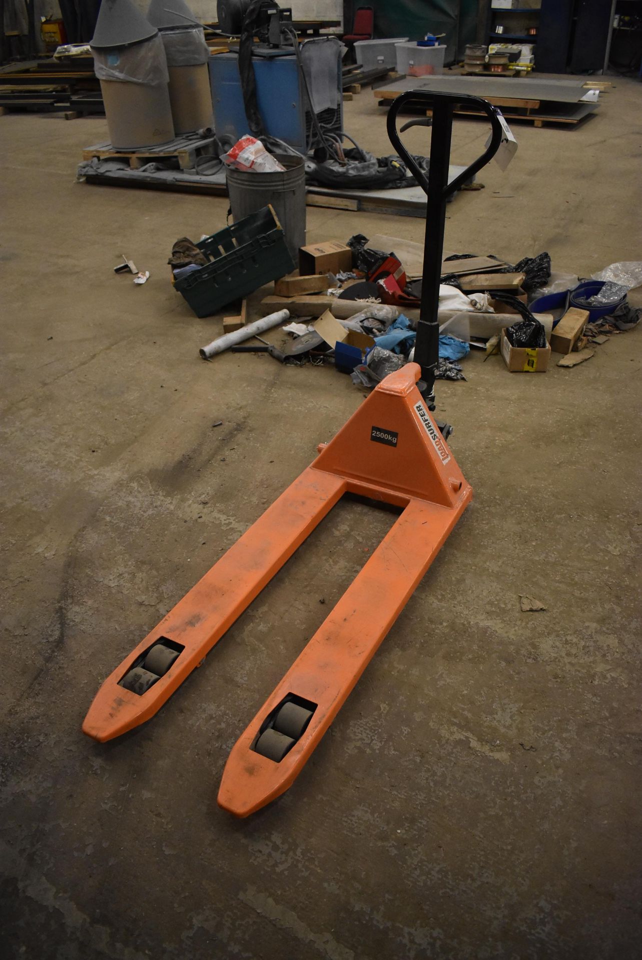 Loadsurfer 2500kg cap. Hand Hydraulic Fork Lift Tr