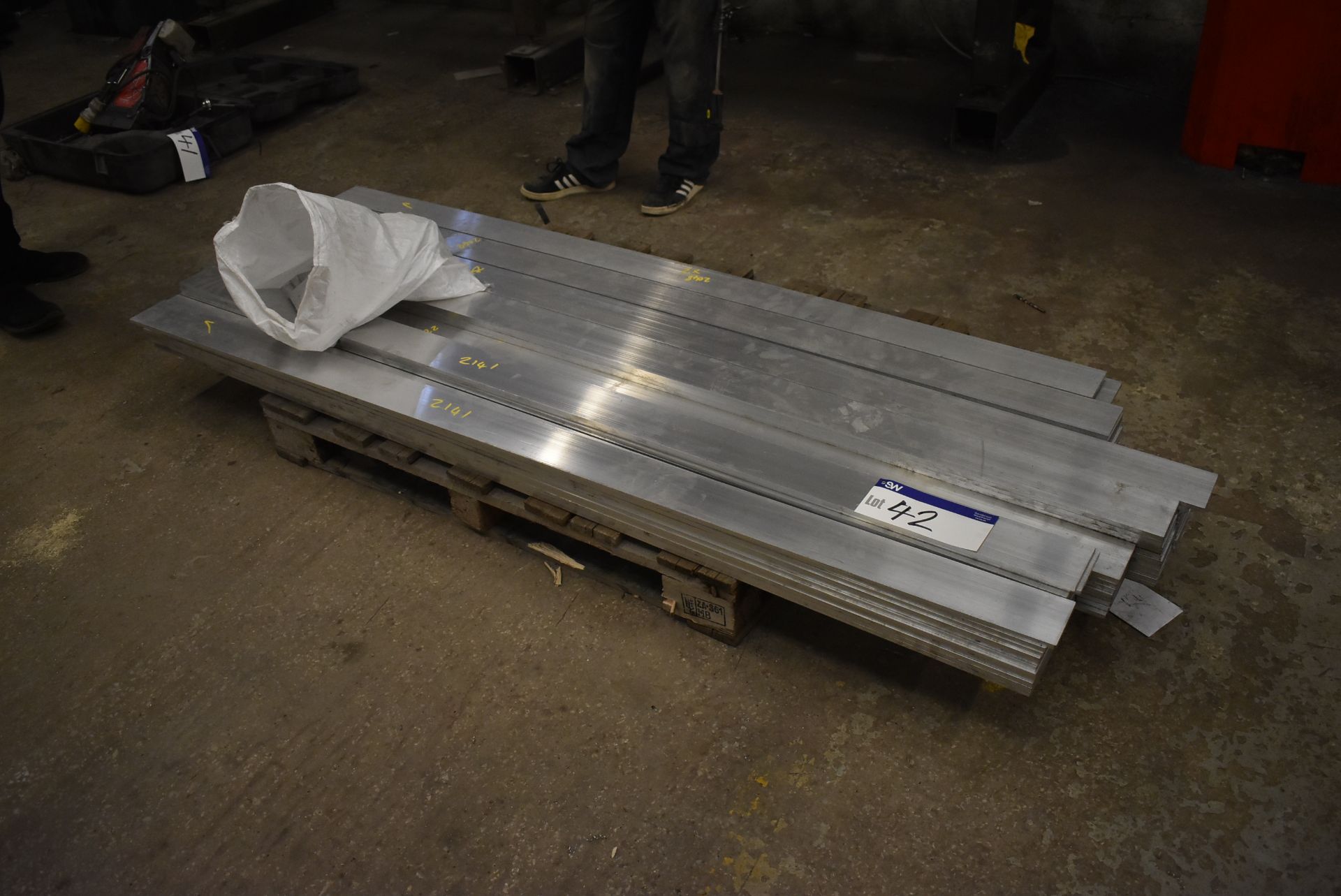 Approx. 70 Aluminium Strip, as set out, each appro