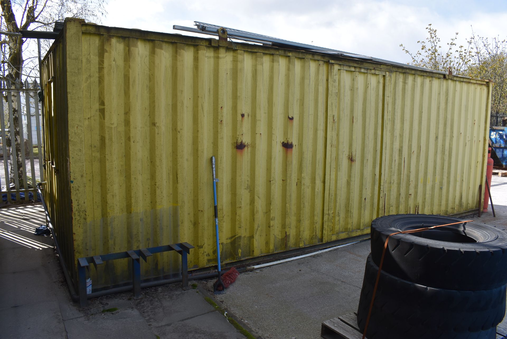 Steel Office Cargo Container, approx. 7.2m long, w - Image 5 of 7