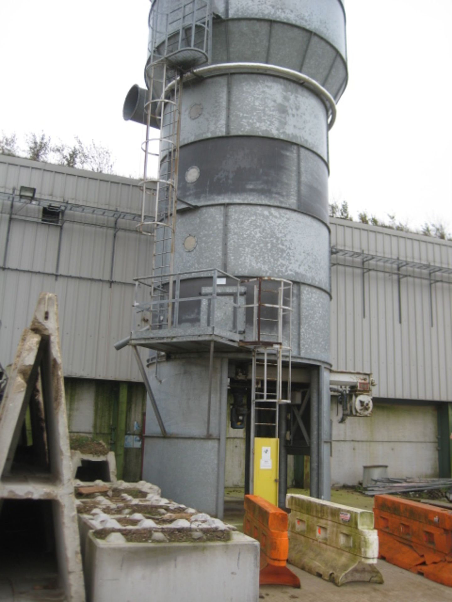 Galvanised Dust Storage Silo, constructed from smooth flanged panels, silo approx. 4.0m dia, for - Image 3 of 10