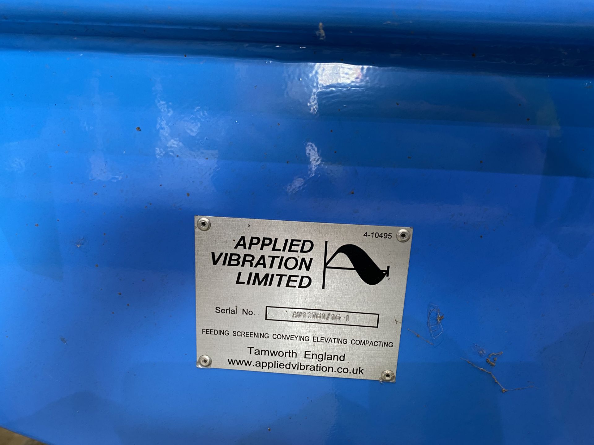 Applied Vibration Ltd STAINLESS STEEL VIBRATORY FEEDER, serial no. AV11761/16-1, approx. 2m long x - Image 7 of 8