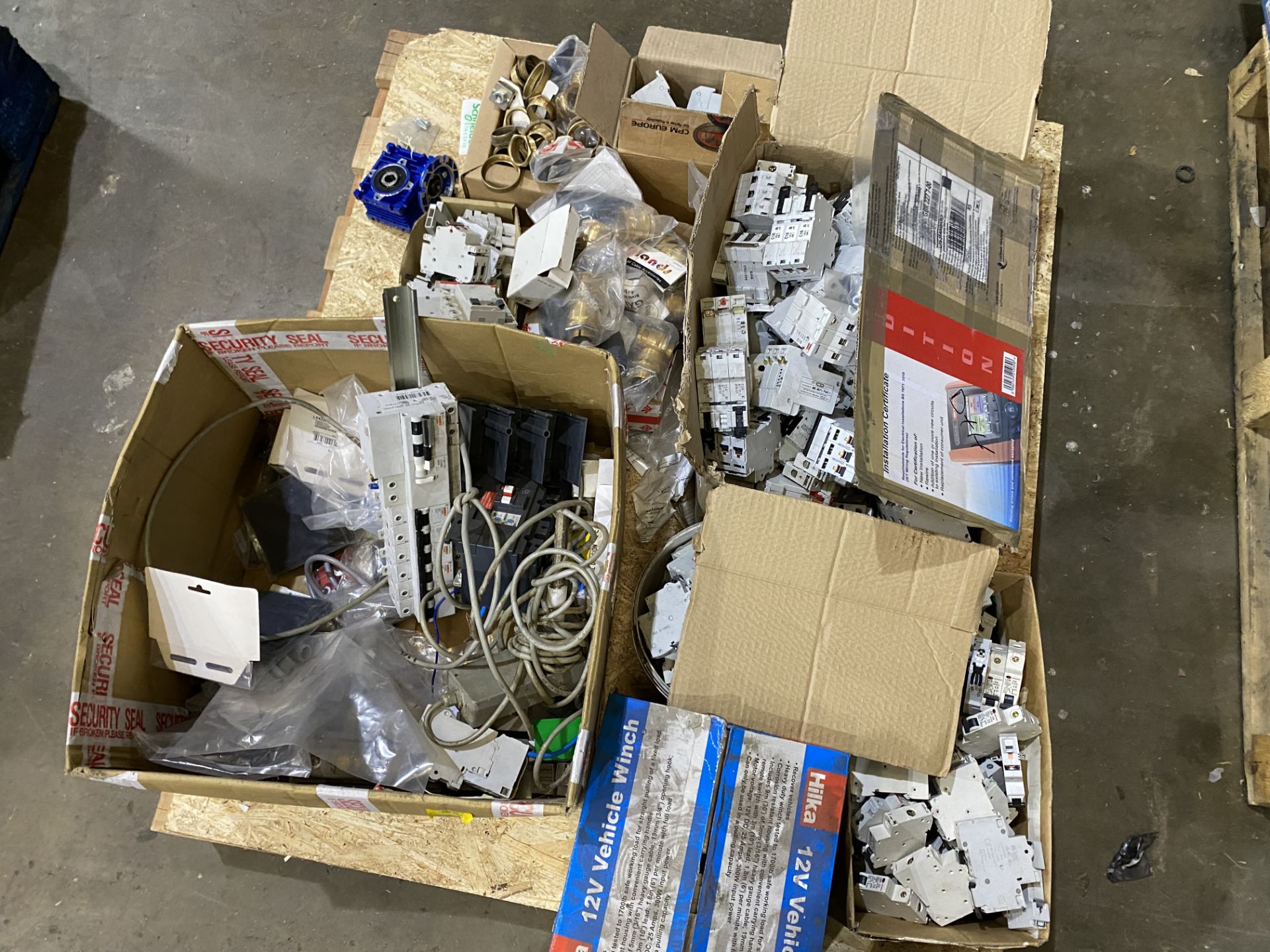 Assorted Mainly Electrical Equipment, on pallet Lot located at the Gold Line Feeds Ltd, Kettering - Image 4 of 4