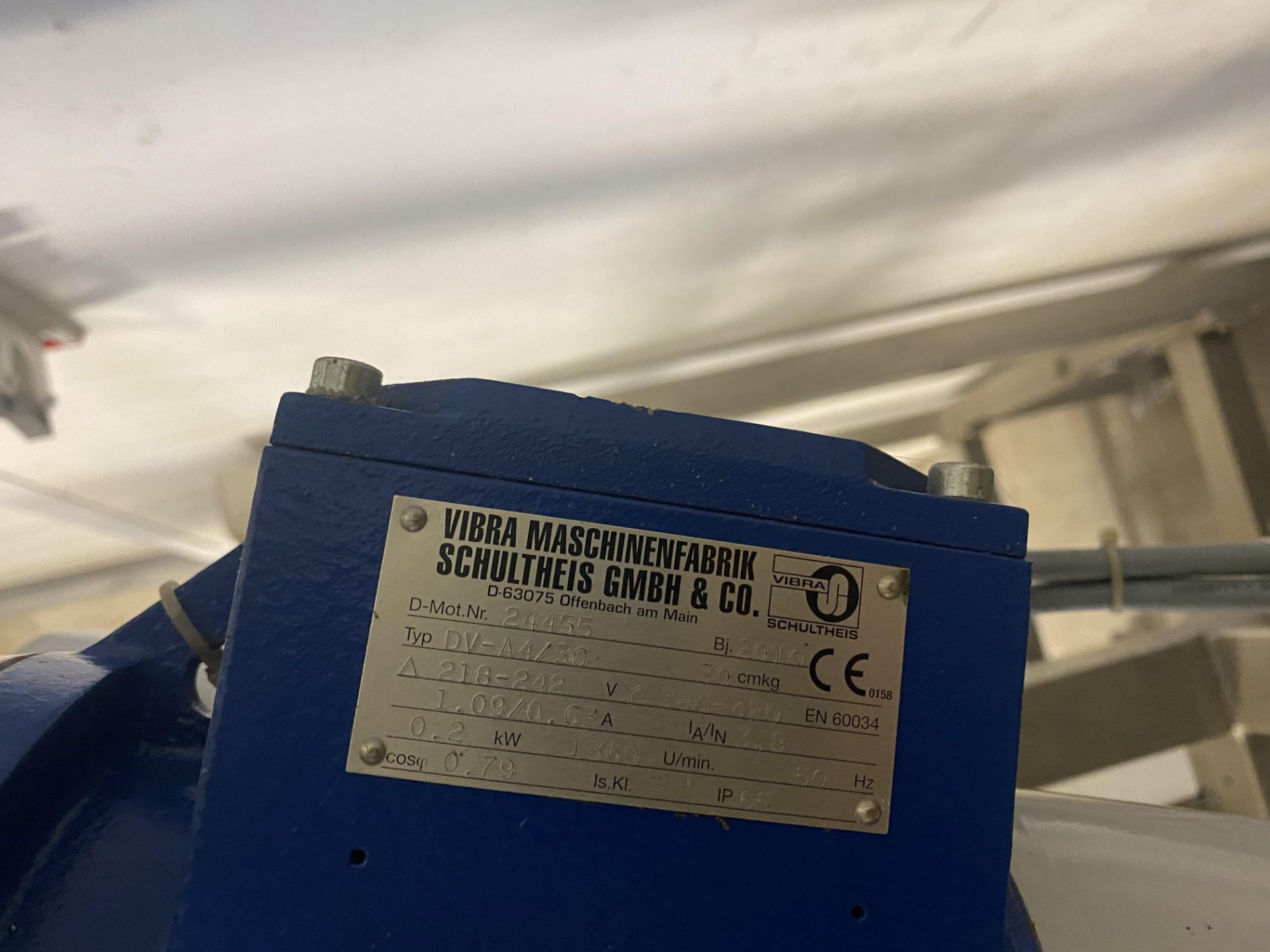 * Vibra Schultheis FRU 12.5/3-DV MOBILE STAINLESS STEEL CASED VIBRATORY FEEDER, serial no. 53791. - Image 4 of 4