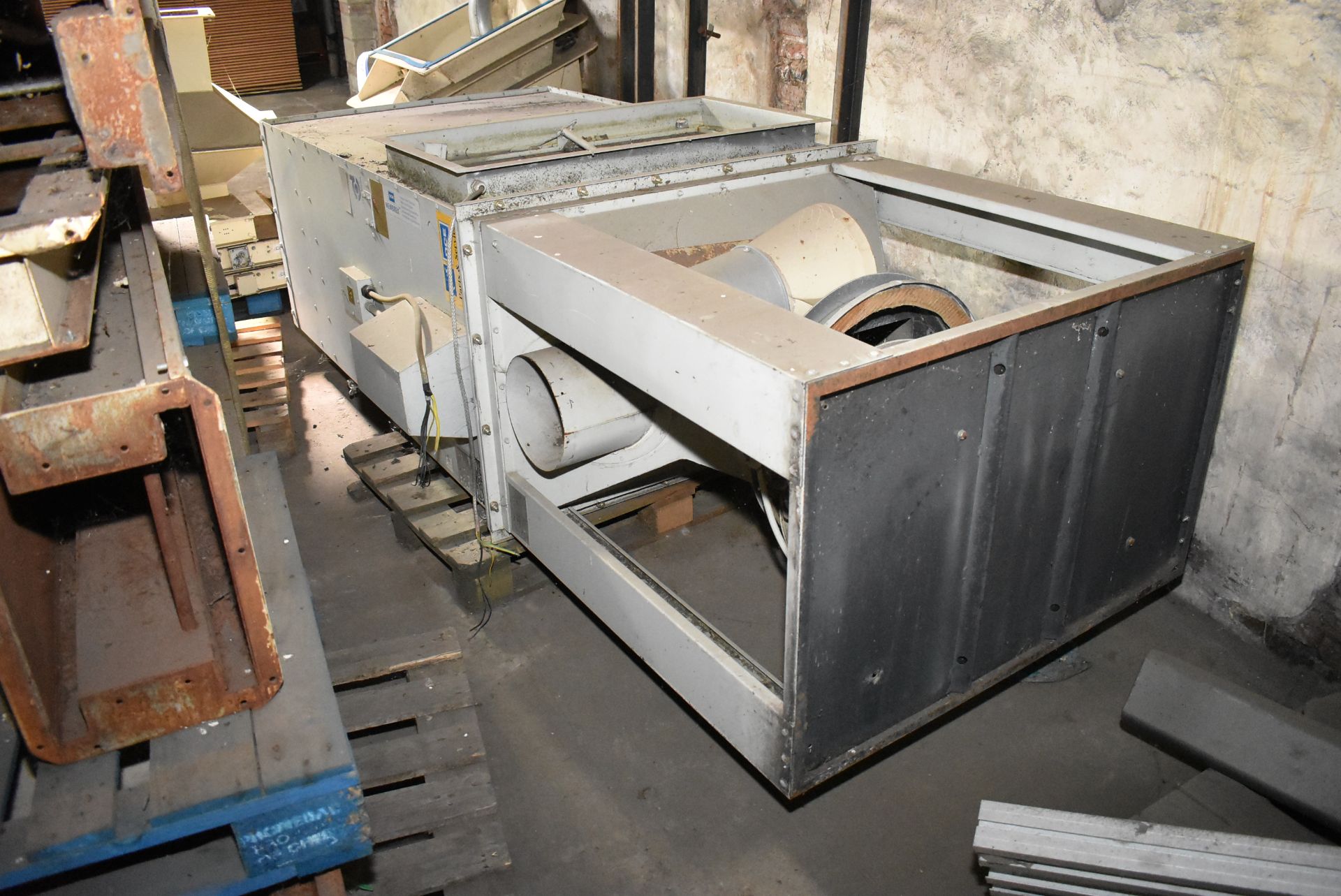 Donaldson Torit DCE UMA253K5 Dust Collection Unit, serial no. 00013569, year of manufacture 2004,