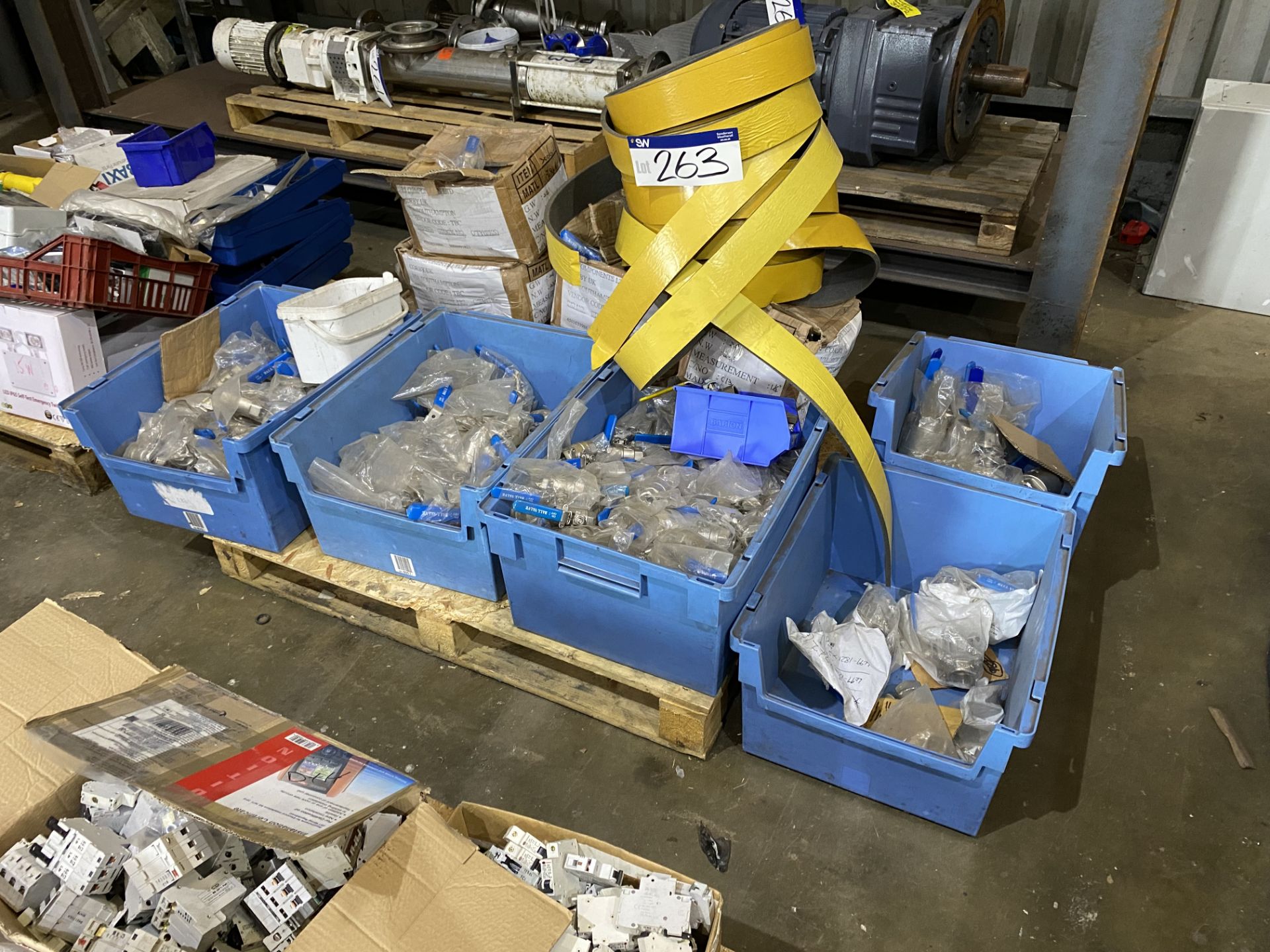 ASSORTED EQUIPMENT INCLUDING MAINLY STAINLESS STEEL BALL VALVES, on pallet, including mainly