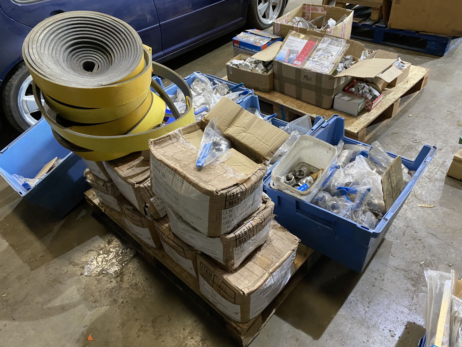 ASSORTED EQUIPMENT INCLUDING MAINLY STAINLESS STEEL BALL VALVES, on pallet, including mainly - Image 3 of 6