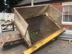 * Steel Intake Pit, approx. 2.8m x 1.8m x 700mm deep, with screw discharge conveyor (formerly lot