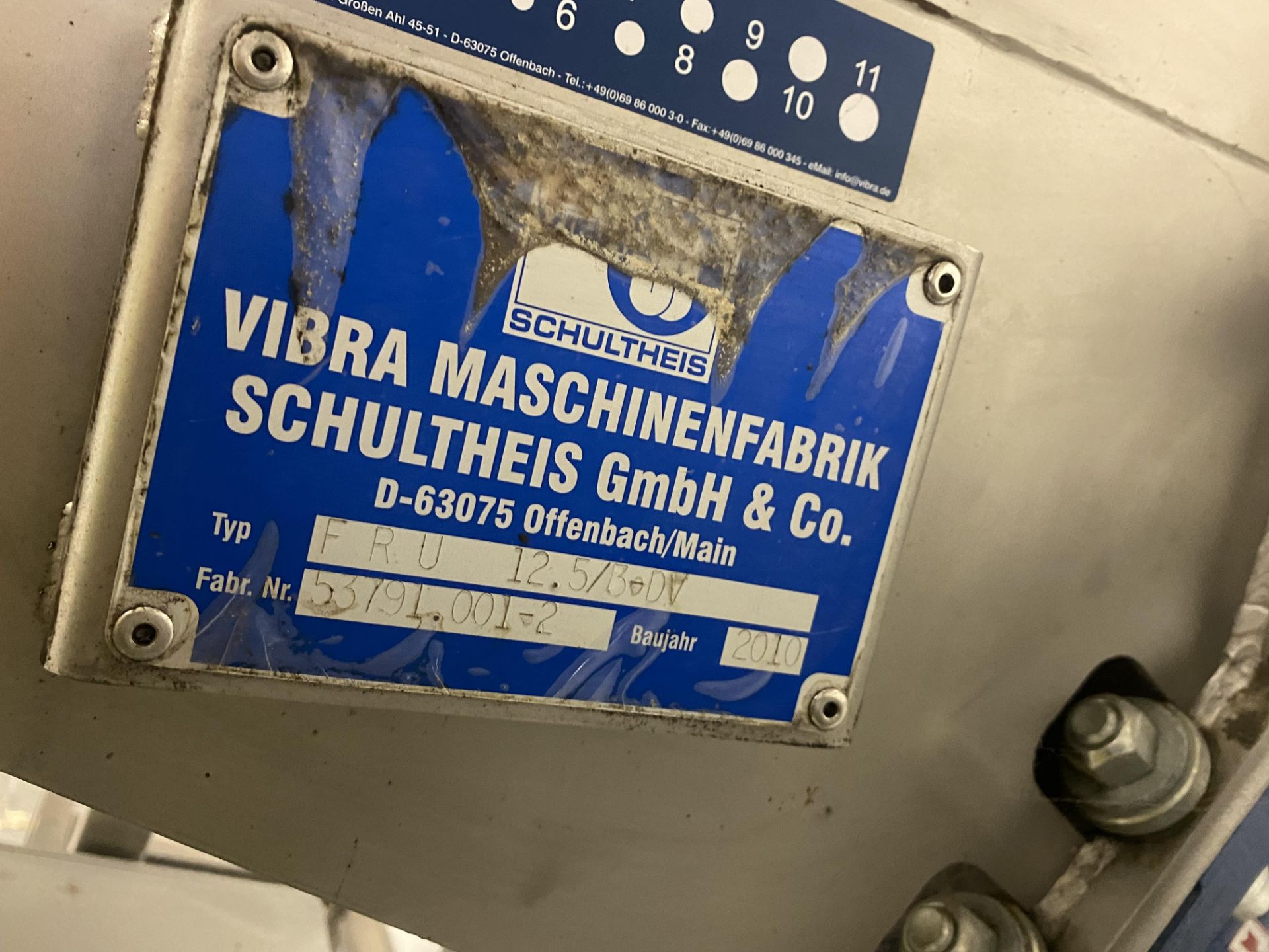 * Vibra Schultheis FRU 12.5/3-DV MOBILE STAINLESS STEEL CASED VIBRATORY FEEDER, serial no. 53791. - Image 3 of 4