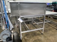 Stainless Steel Feeder Table, with plastic feeding