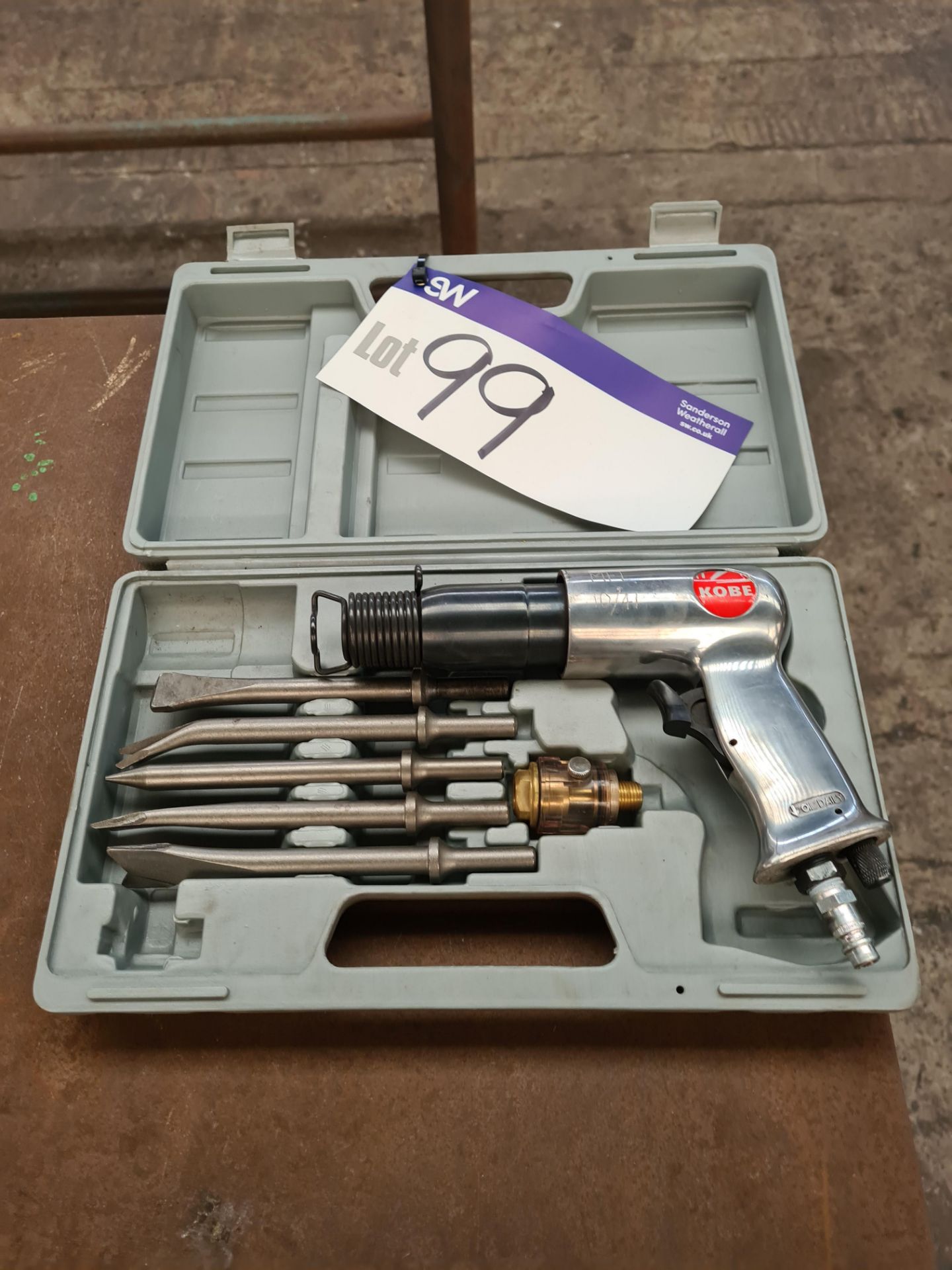 Kobe MFL 10-41 Pneumatic Chisel, with carry case