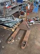 BT Hand Hydraulic Pallet Truck, forks approx. 700mm x 900mmPlease read the following important