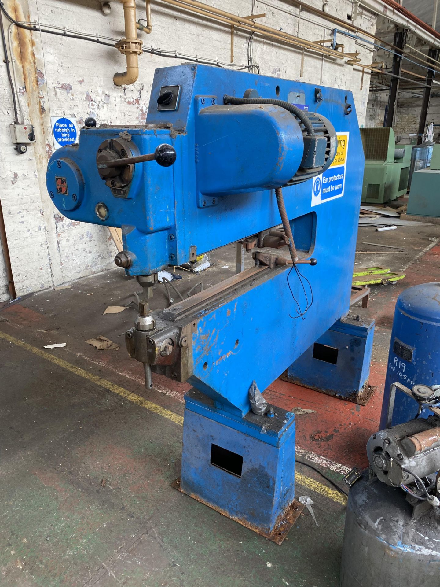 Pullmax Notching Machine, 650mm deep-in-throat to spindlePlease read the following important