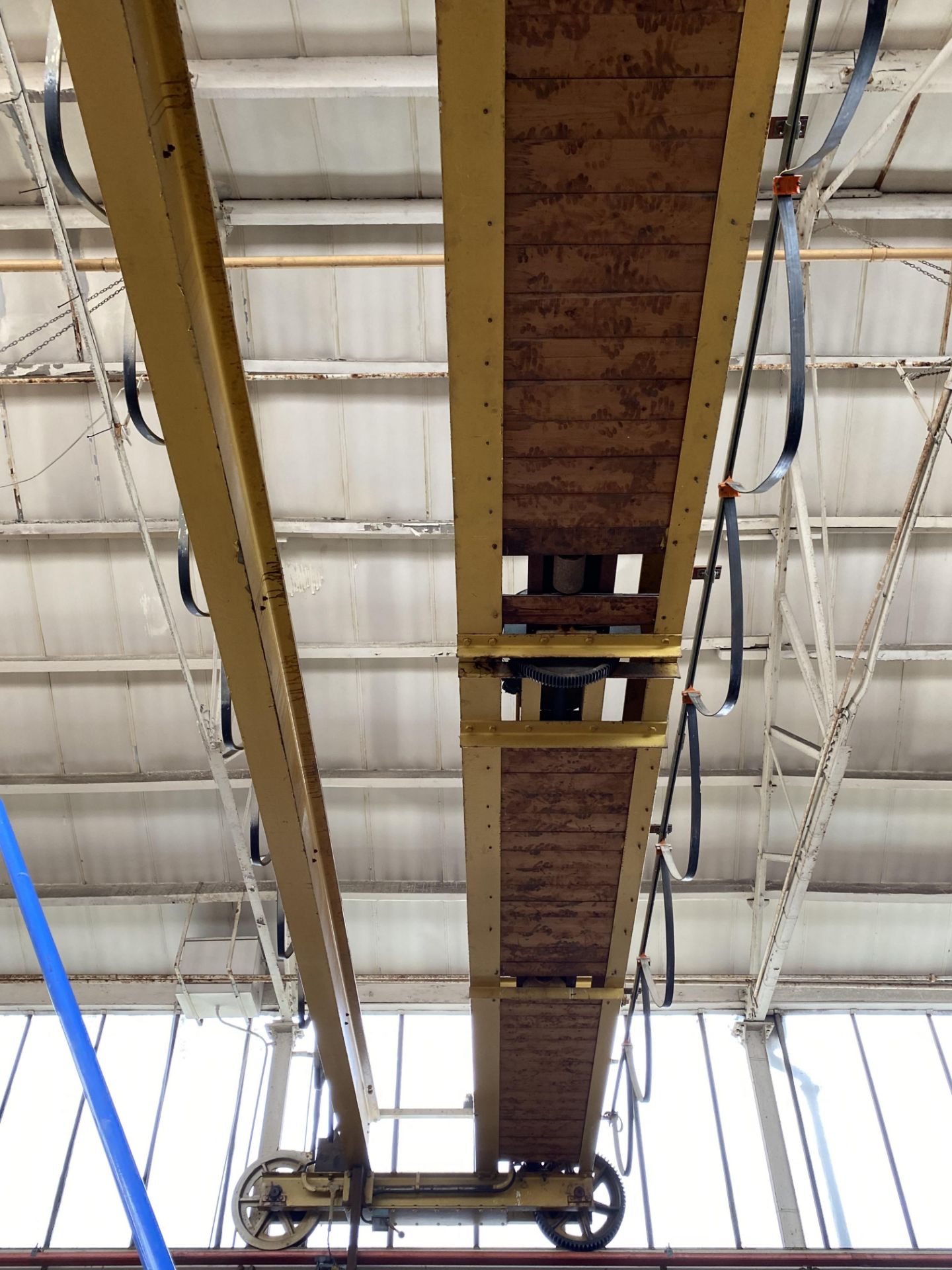 Loughborough 5 ton cap. TWIN GIRDER TRAVELLING OVERHEAD CRANE, approx. 10.6m wide, with power take - Image 4 of 5