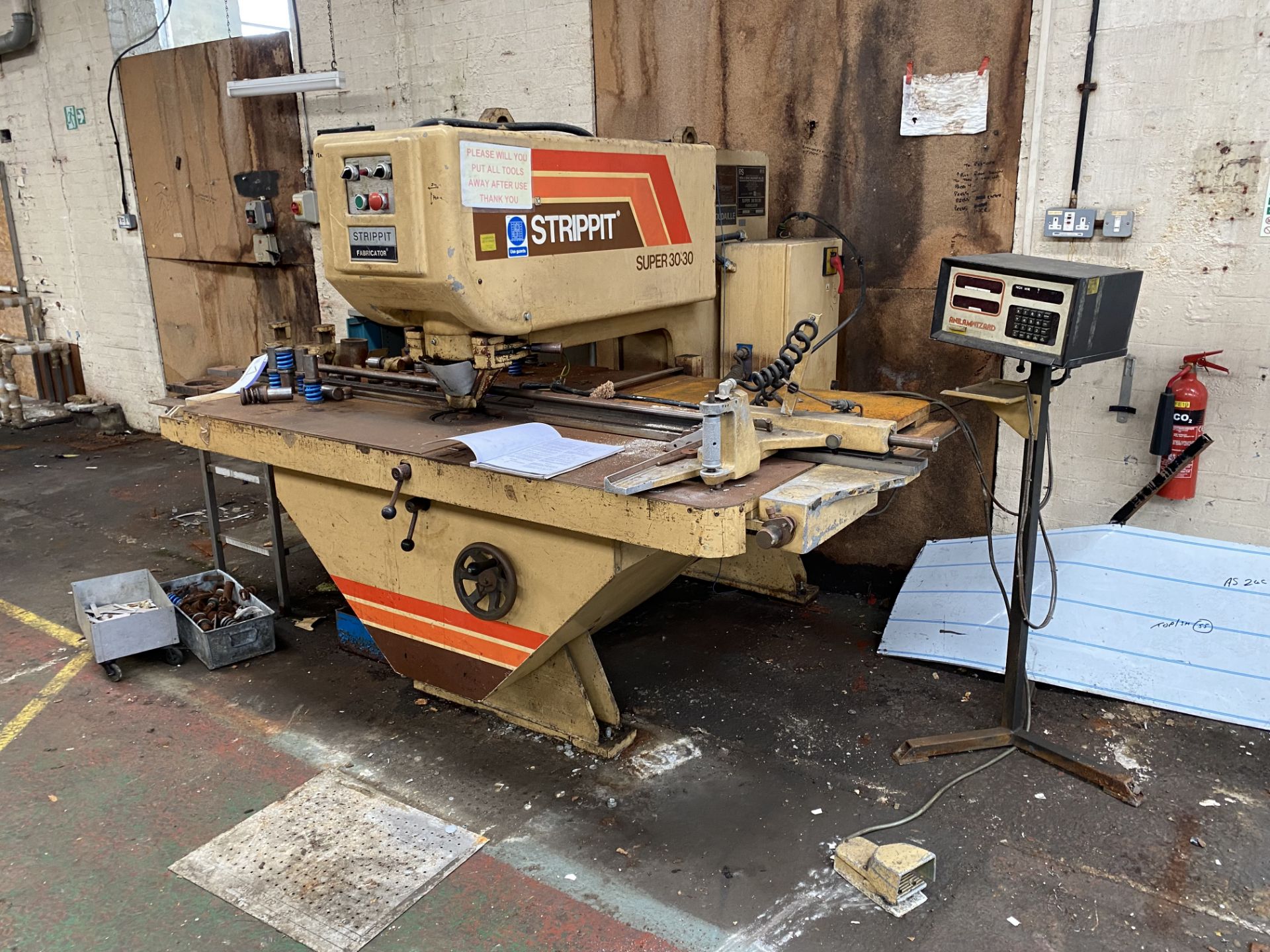 P+S STRIPPIT SUPER 30/30/30 FABRICATOR HOLE PUNCHING & NOTCHING MACHINE, serial no. 422-140-86,