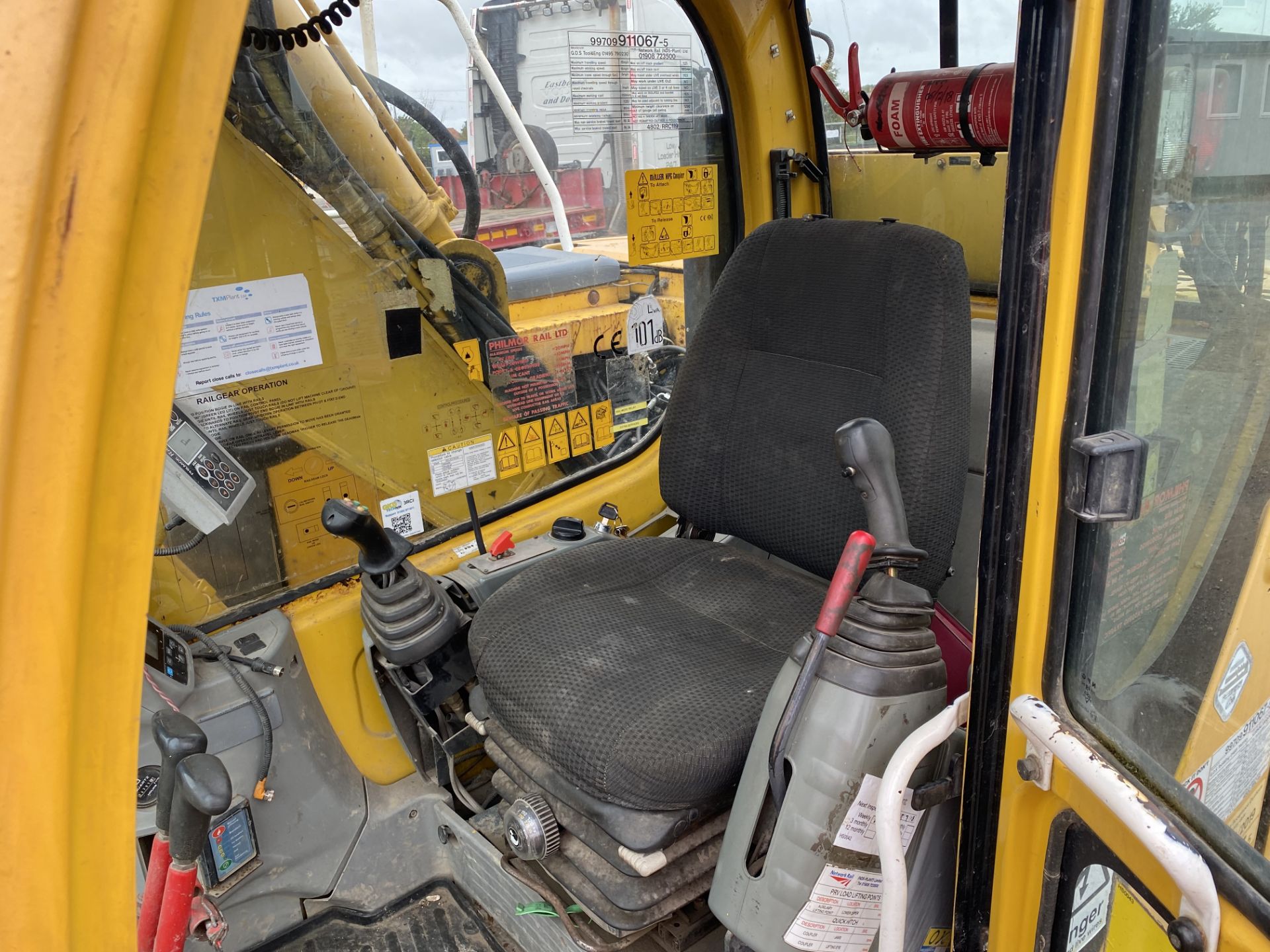 Kobelco SK135 18T RAIL BUG EXCAVATOR, serial no. YY03-04975, plant no. 4802, year of manufacture - Image 16 of 18