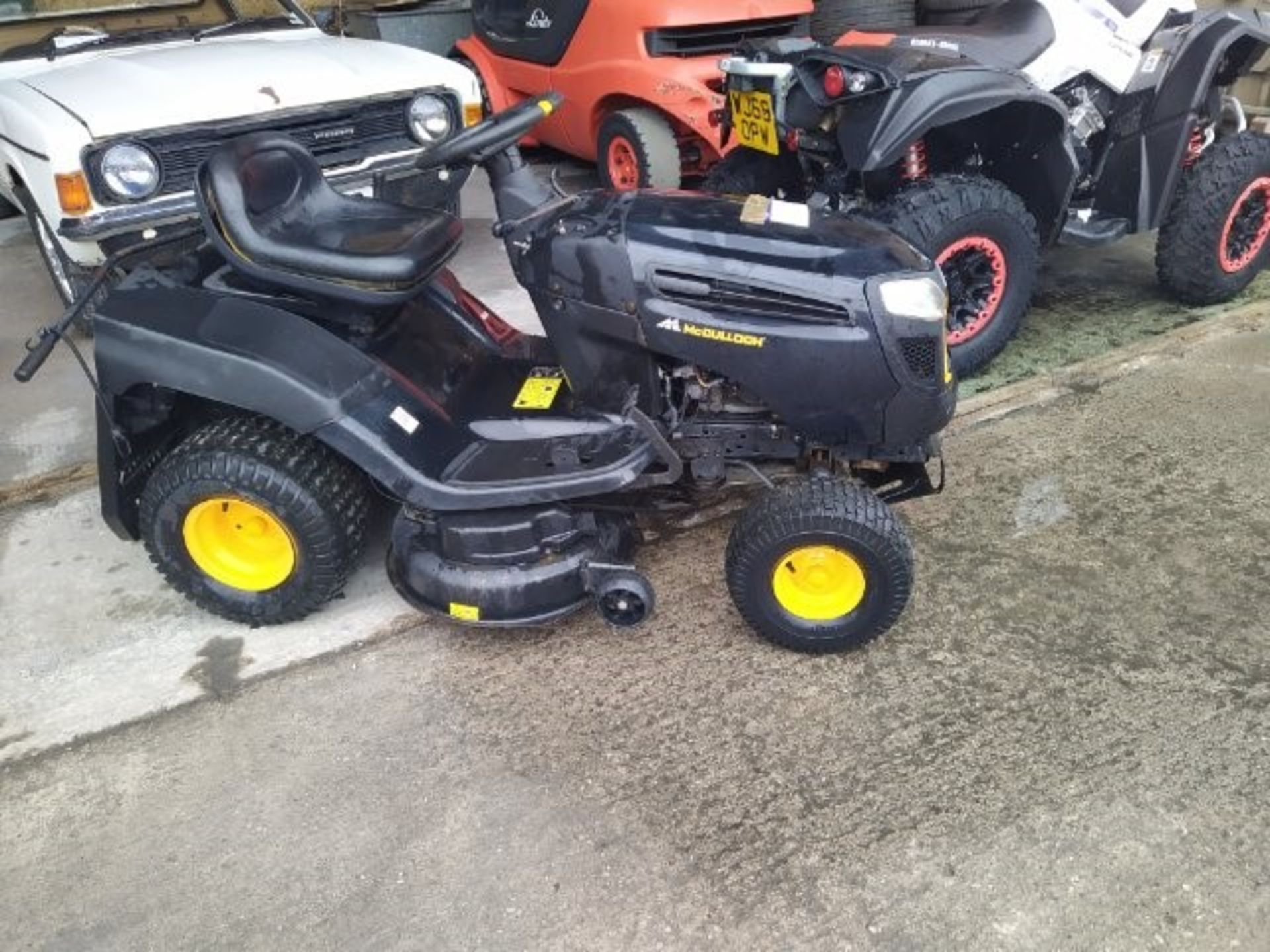 McCulloch Ride-on-Mower, free loading onto purchas - Image 2 of 4