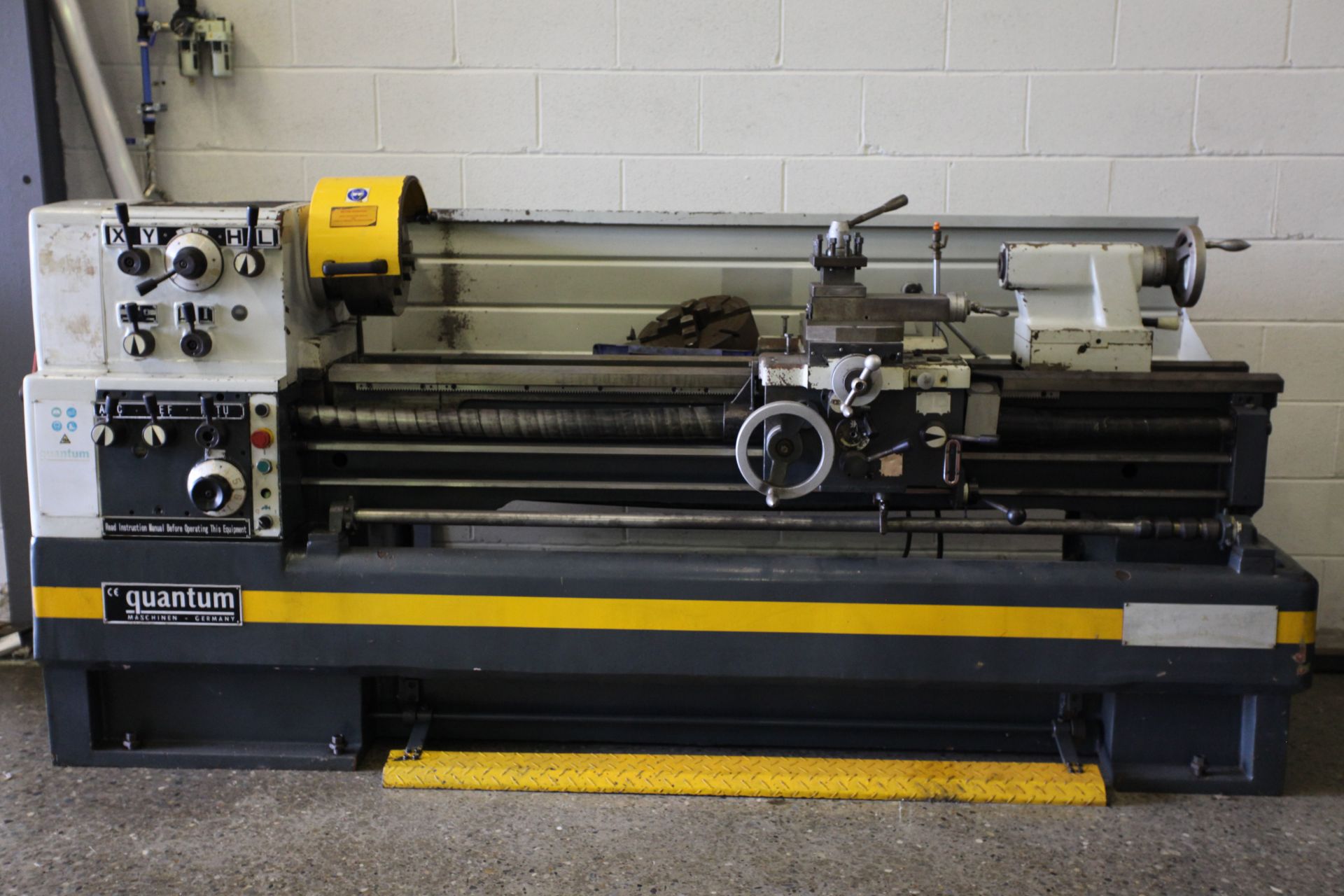 Quantum D460 x 1500 Parallel Lathe, distance betwe