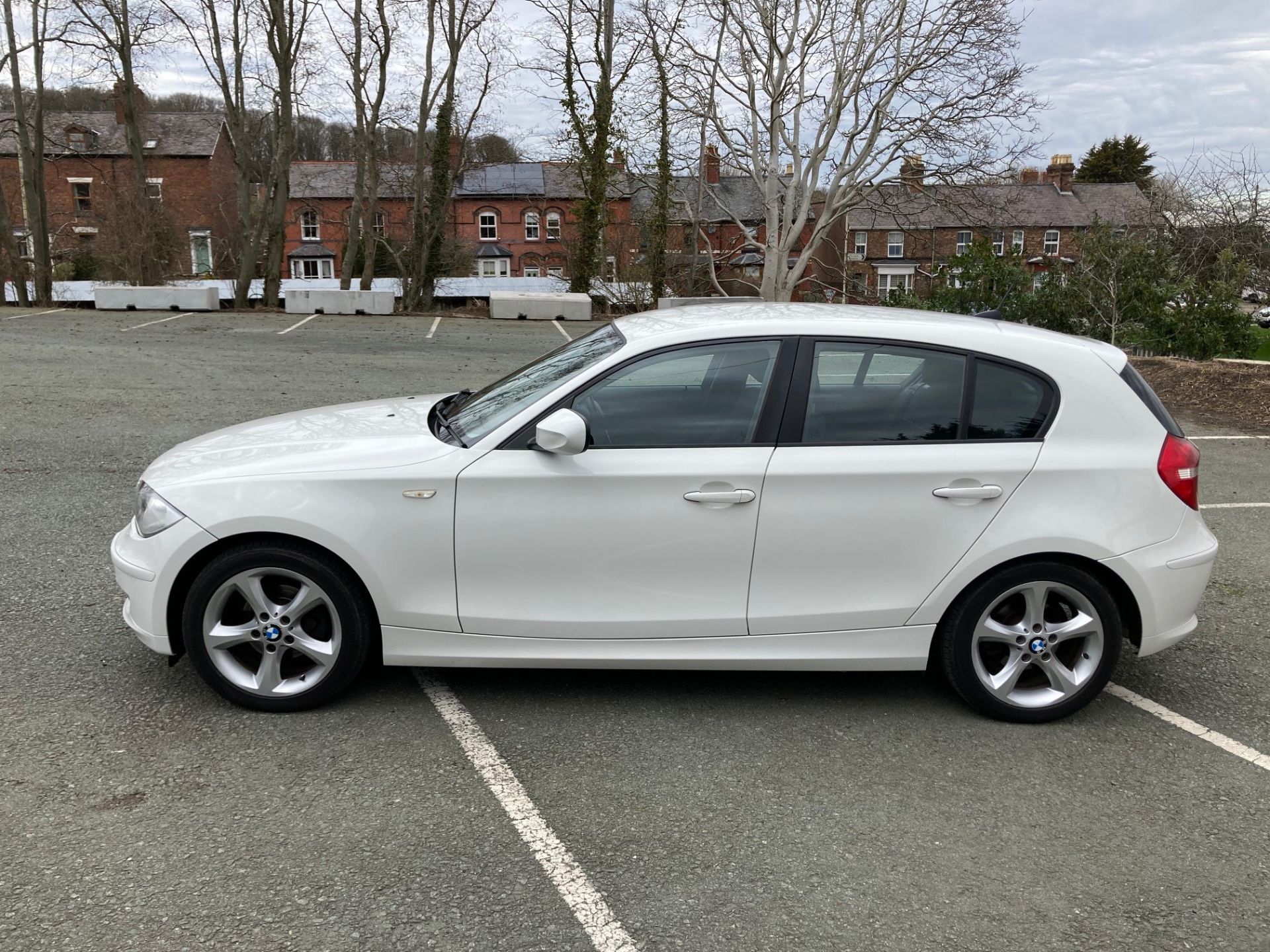 BMW 1 Series Petrol Hatchback, registration no. MW - Image 4 of 18