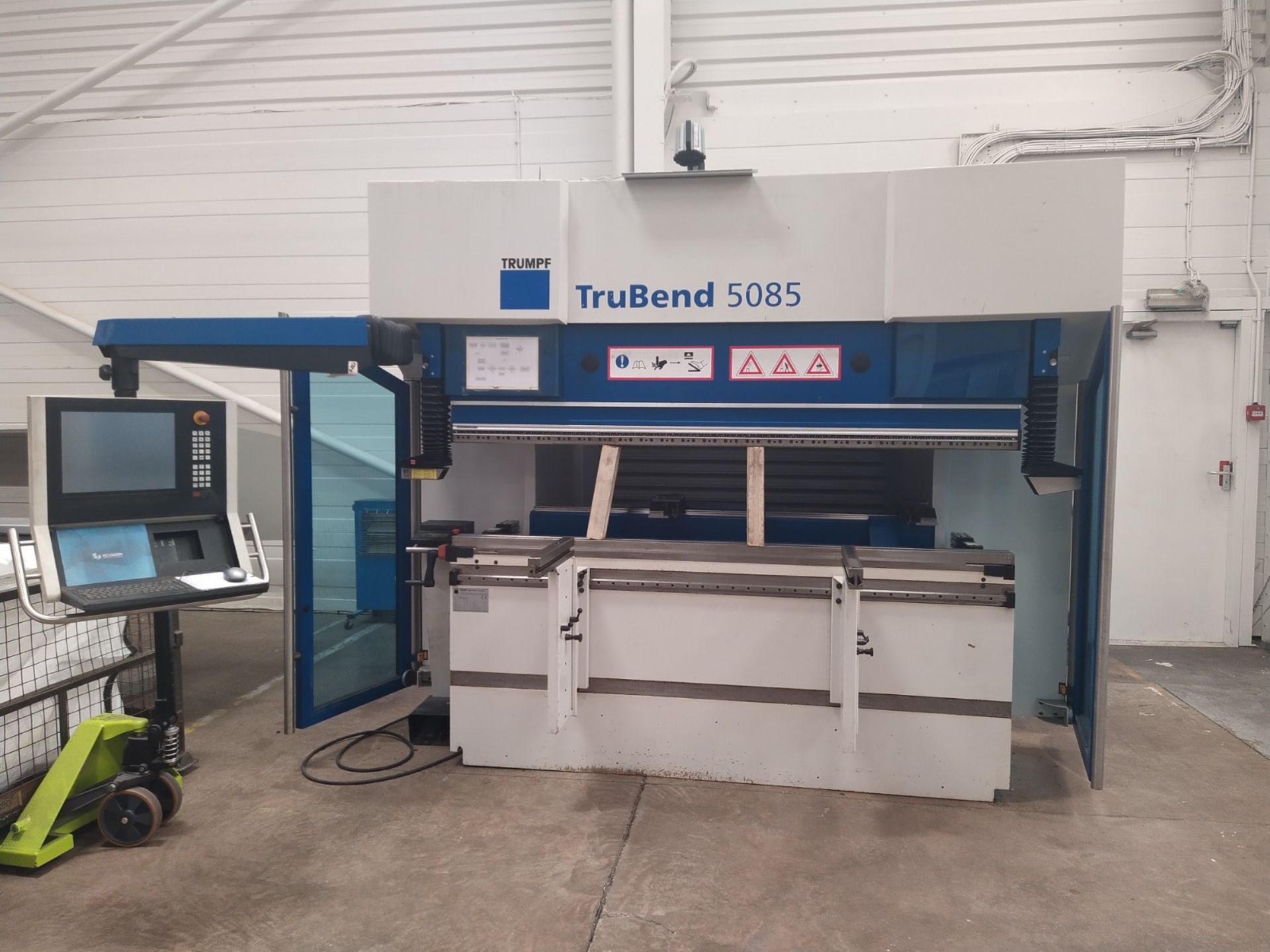 Trumpf 5085 2.2m Press Brake, free loading onto purchasers transport - Yes, item located at - Image 3 of 7