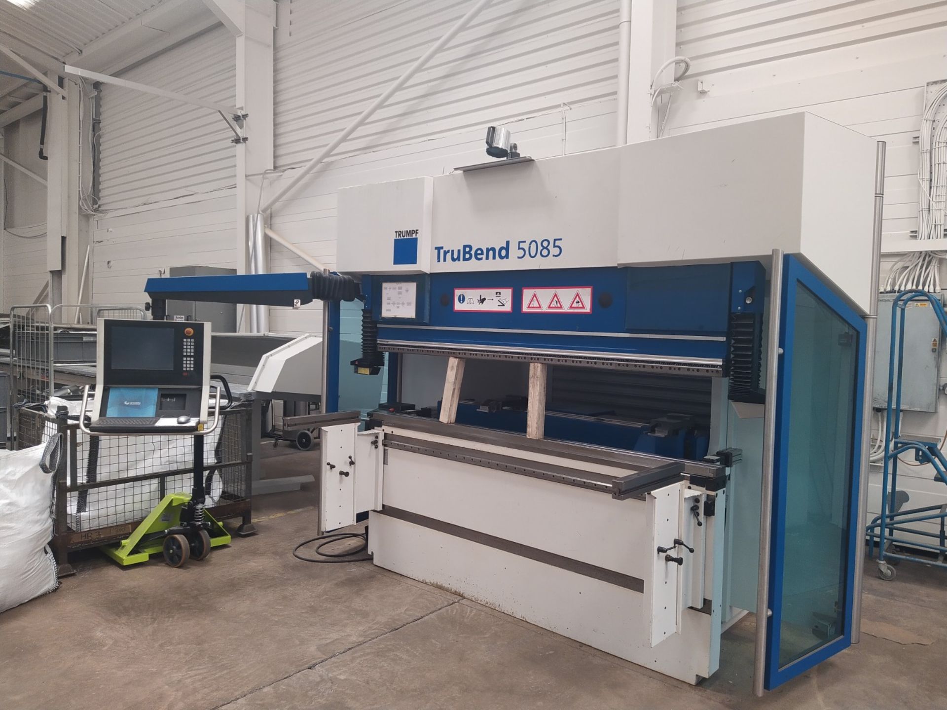 Trumpf 5085 2.2m Press Brake, free loading onto purchasers transport - Yes, item located at - Image 2 of 7