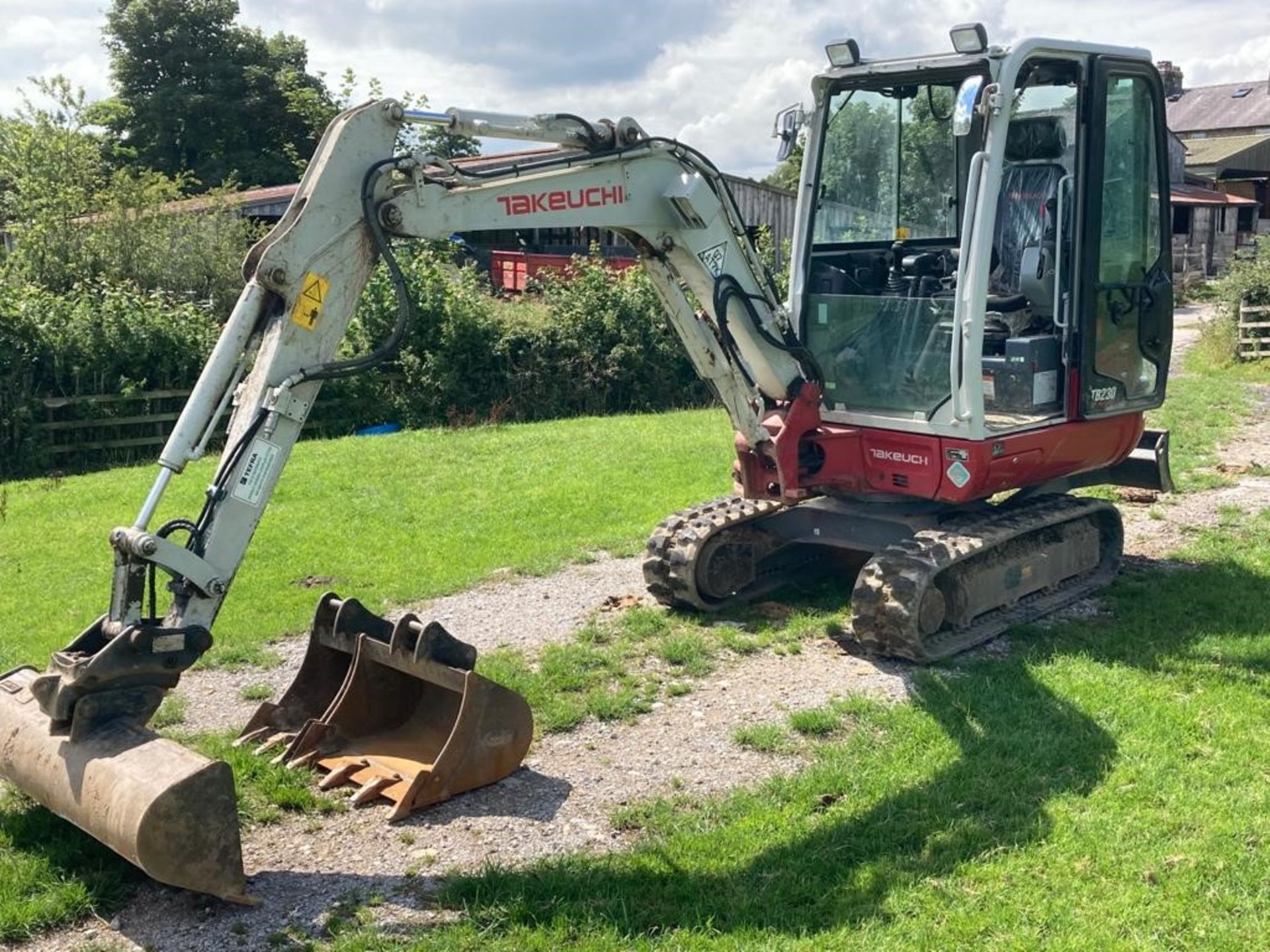 Takeuchi TB230 2875kg TRACKED COMPACT EXCAVATOR, s