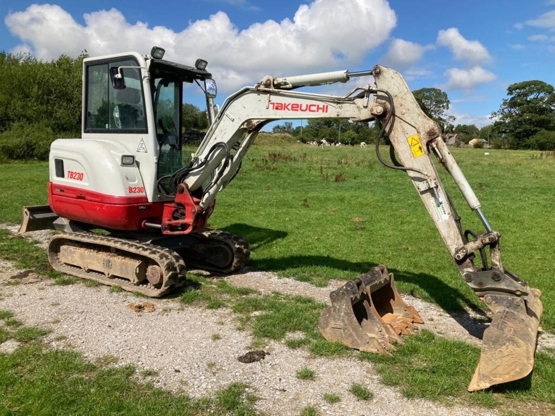 Takeuchi TB230 2875kg TRACKED COMPACT EXCAVATOR, s - Image 2 of 7