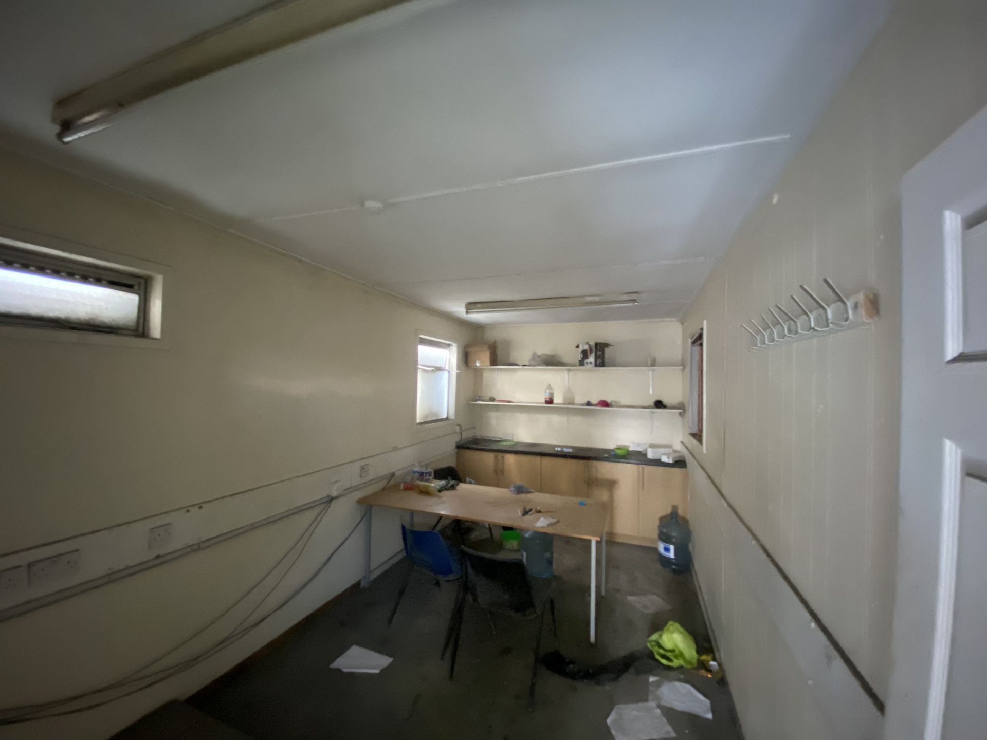 Sibcas PORTABLE JACKLEG OFFICE BUILDING, approx. 12m long, with internal partitioningPlease read the - Image 8 of 8