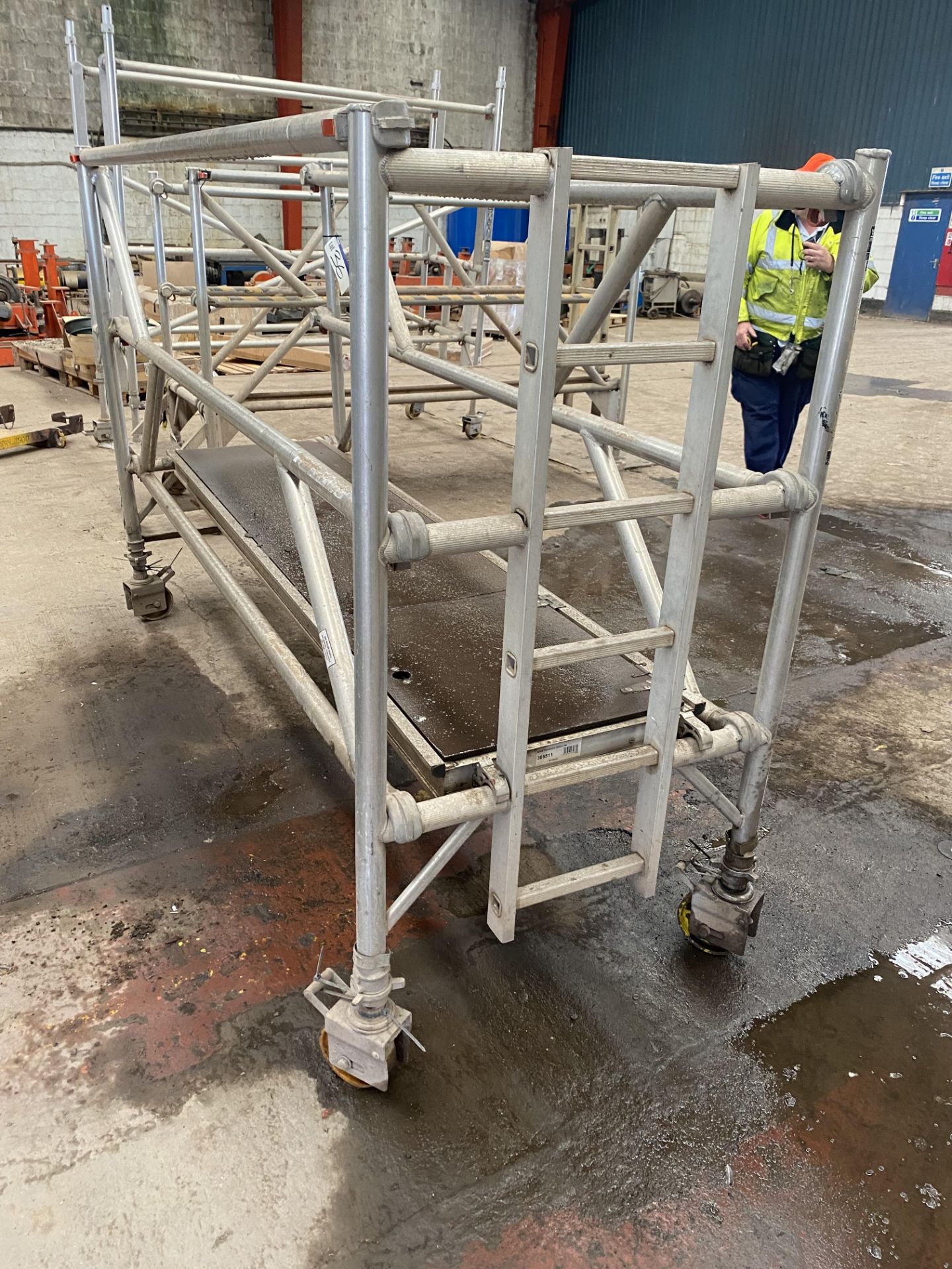 Youngman Mobile Tubular Alloy Platform, 2.4m longPlease read the following important notes:- Removal - Image 2 of 3