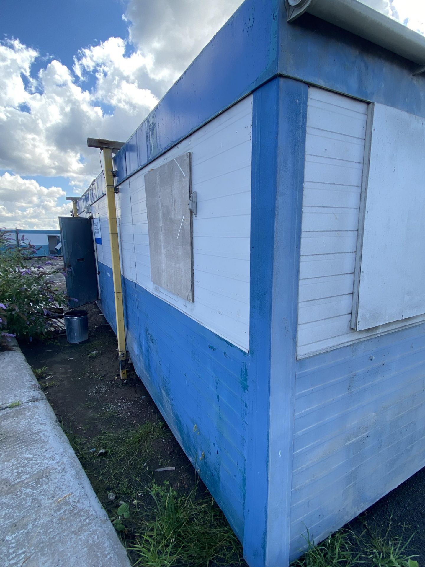 Sibcas PORTABLE JACKLEG OFFICE BUILDING, approx. 12m long, with internal partitioningPlease read the - Image 5 of 8