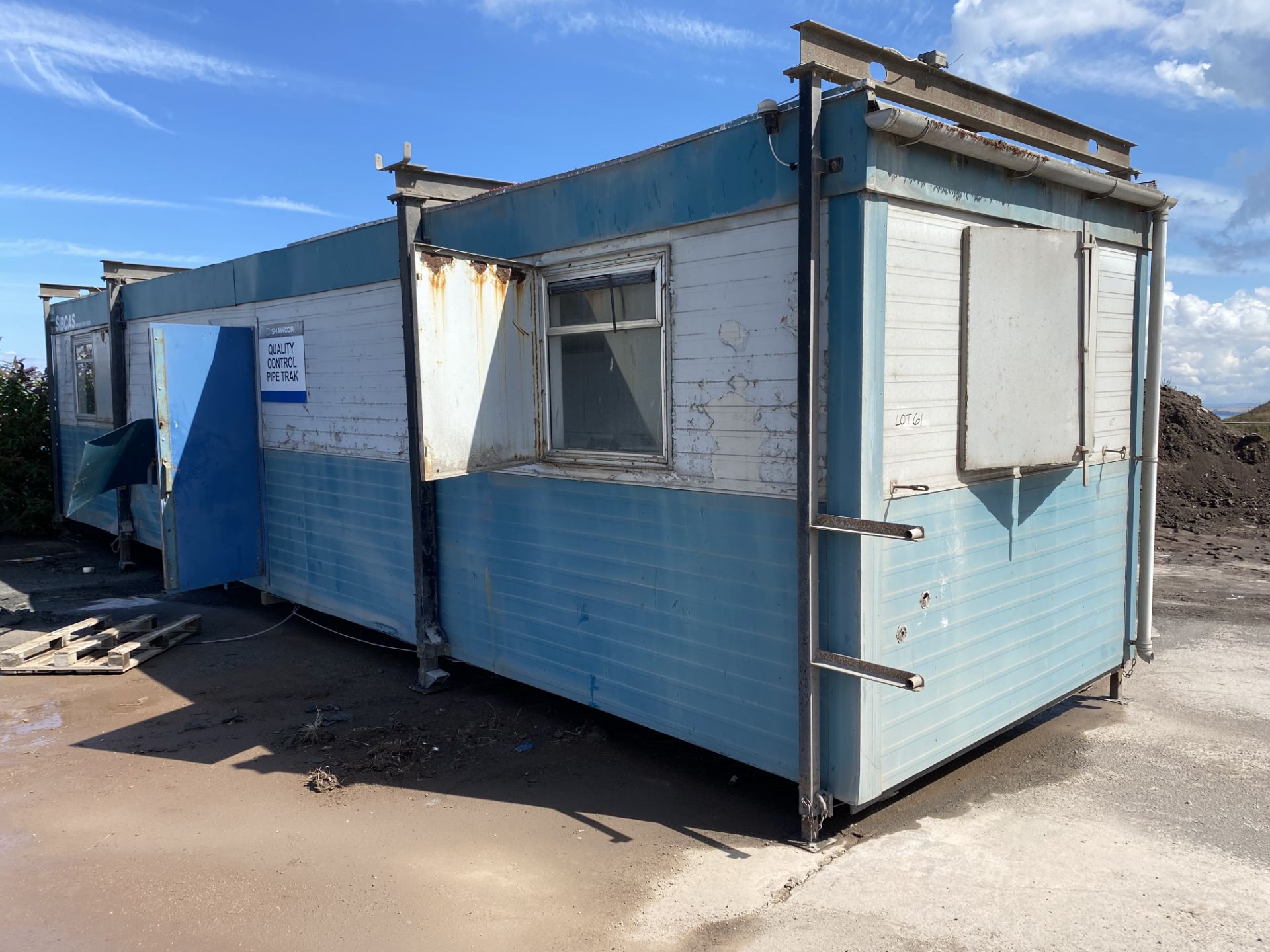 Sibcas PORTABLE JACKLEG OFFICE BUILDING, approx. 12m long, with internal partitioningPlease read the