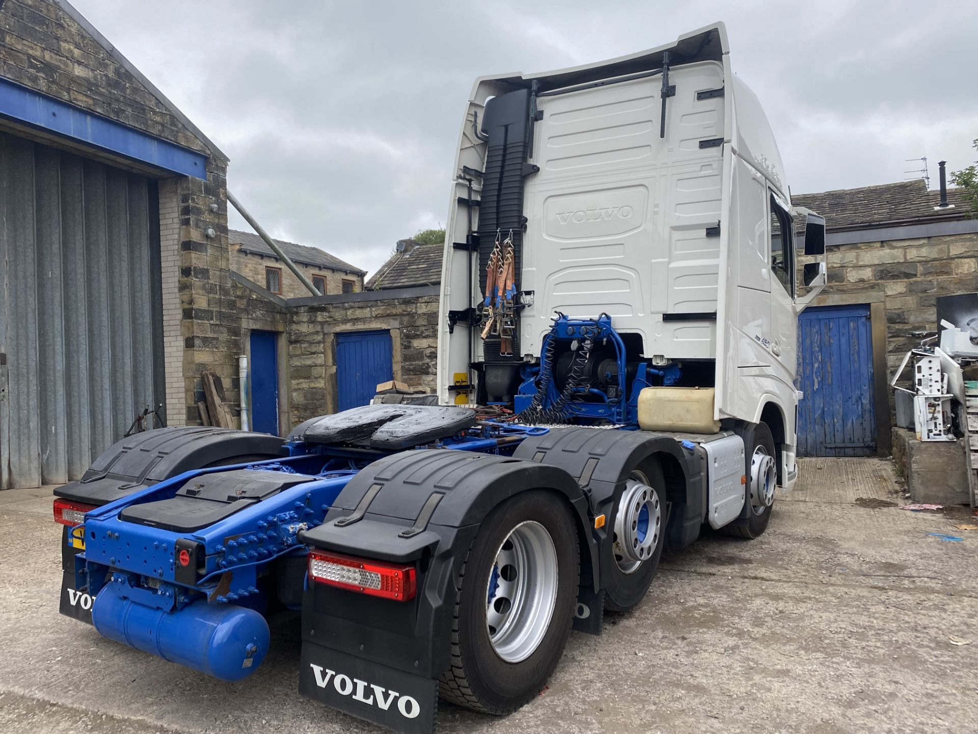 Volvo FH V4 460 GTXL 6X2 TRACTOR UNIT, registration no. PG15 FKK, date first registered 01/05/ - Image 4 of 17