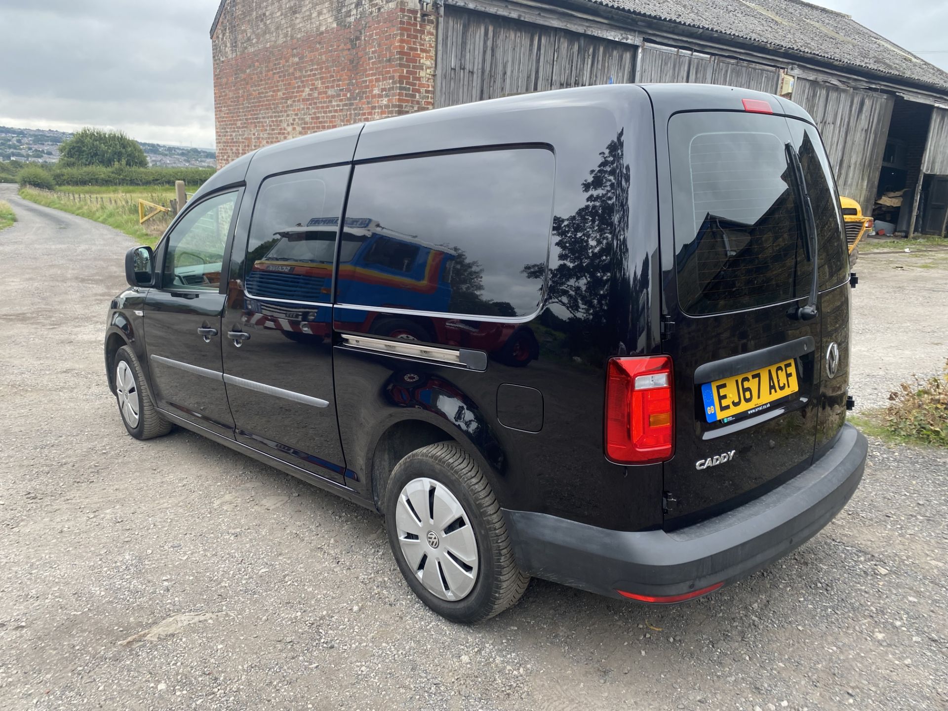 Volkswagen CADDY MAXI C20 2.0 TDI KOMBI VAN, registration no. EJ67 ACF, date first registered 20/ - Image 4 of 11