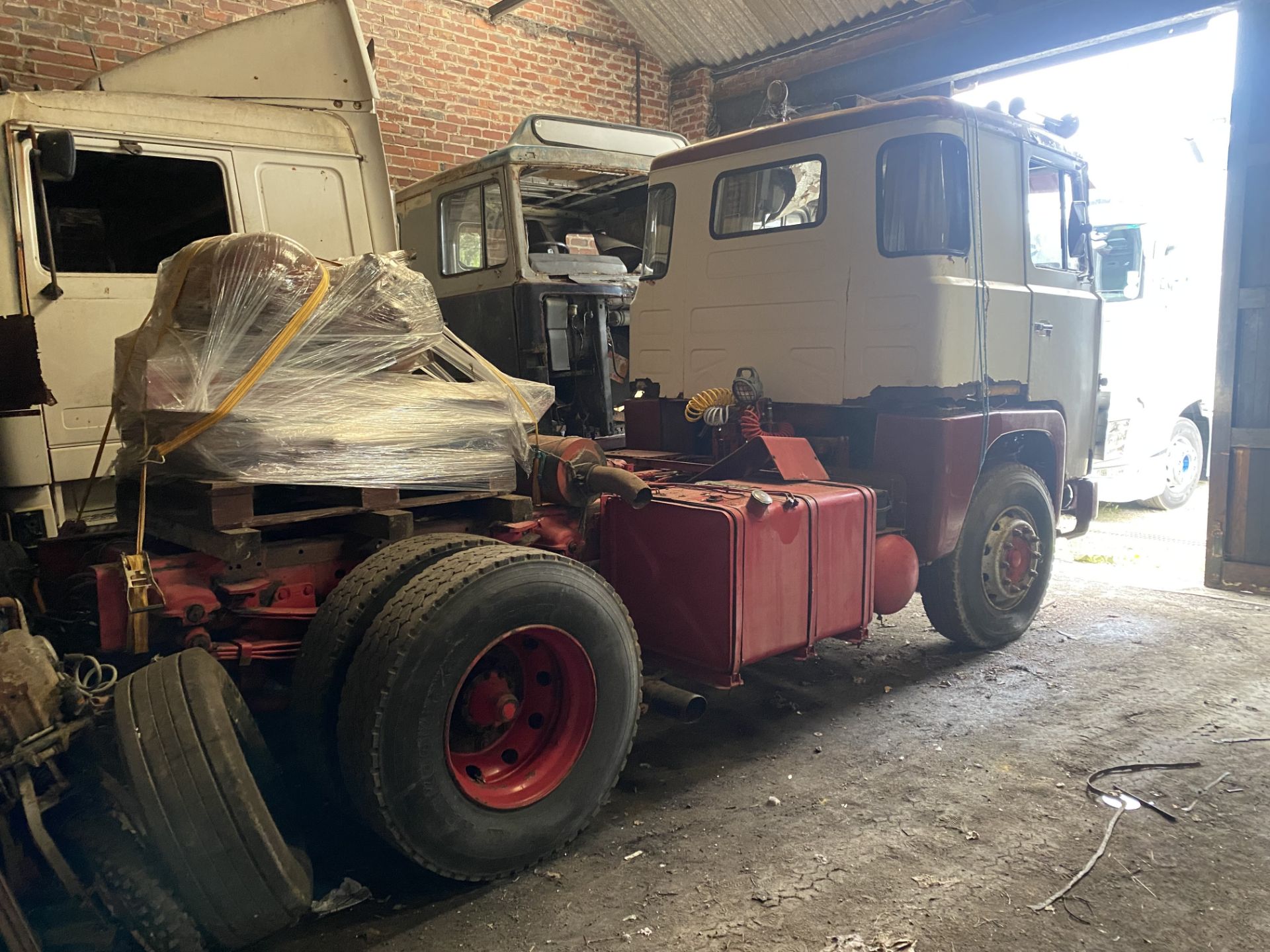 Scania 141 V8 4X2 TRACTOR UNIT, registration no. TFR 691X, date first registered 01/06/1982, cab - Image 4 of 12