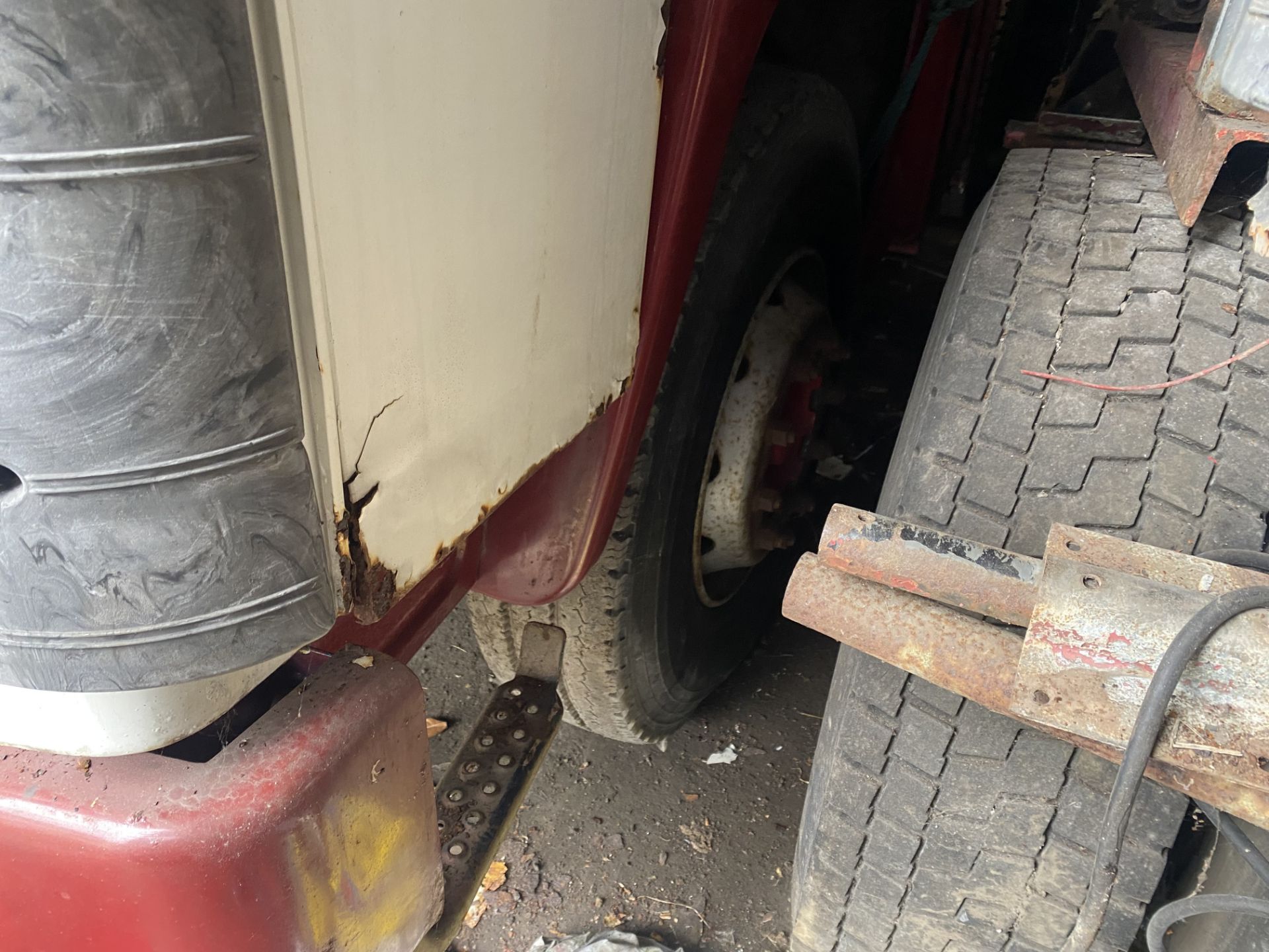 Scania 141 V8 4X2 TRACTOR UNIT, registration no. TFR 691X, date first registered 01/06/1982, cab - Image 7 of 12