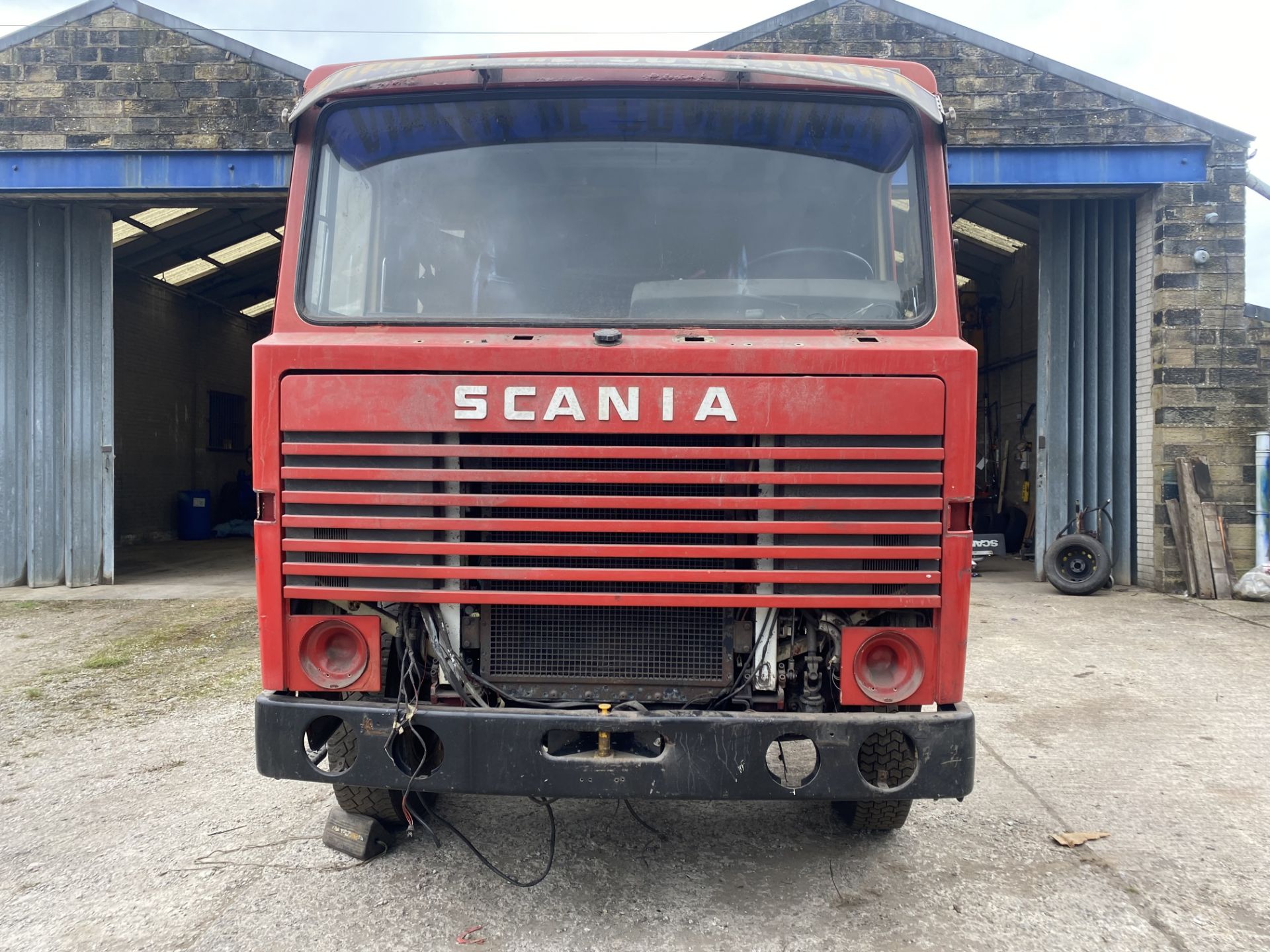 Scania 141 3.8M 4X2 TRACTOR UNIT, 1979, left hand drive, 3.8m wheelbase, 16,700kg gross weight, with - Image 6 of 18