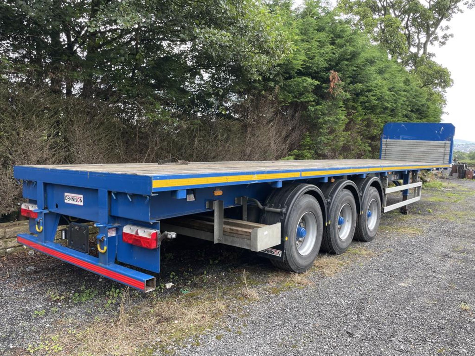 DENNISON TRI-AXLE 24,000KG HEAVY DUTY FLAT SEMI TRAILER, VIN no. SGKFL25PTHL050715, year of - Image 2 of 10