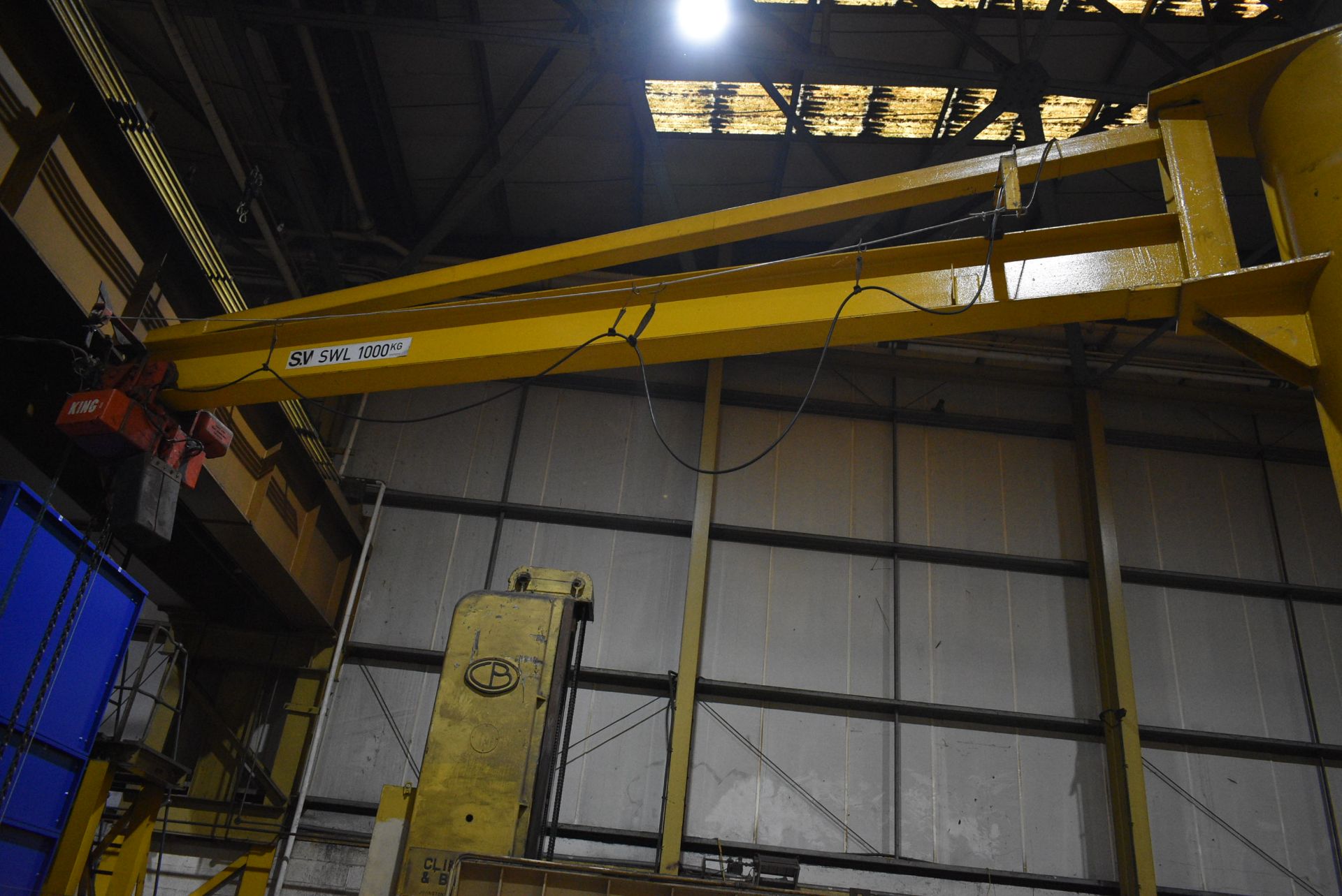 1 ton PILLAR JIB CRANE, with King chain block and - Image 5 of 10