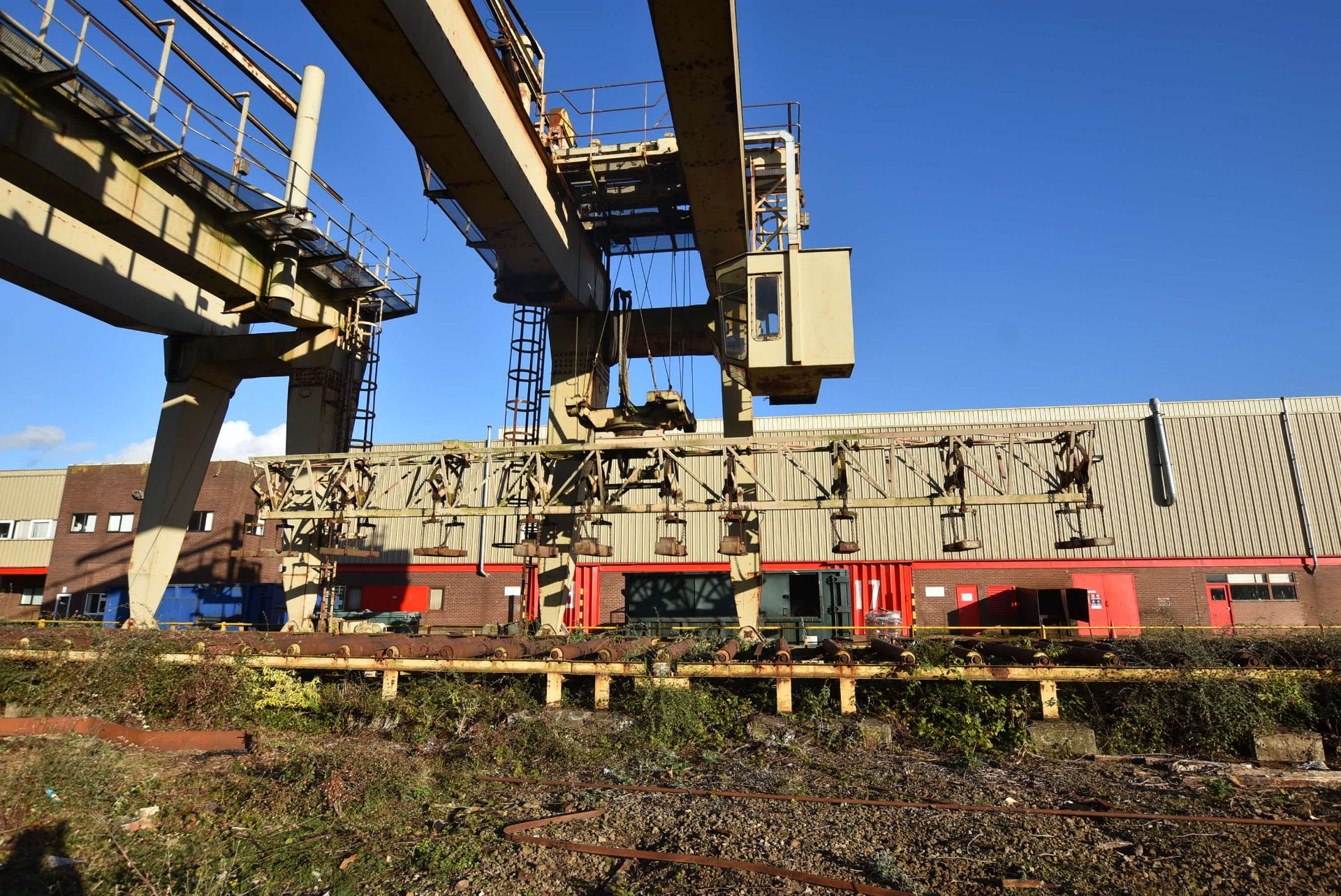 NEI 15 ton SWL RAIL MOUNTED TWIN GIRDER OVERHEAD GANTRY CRANE, maker no. 53012, with Boxmag Rapid - Image 4 of 7